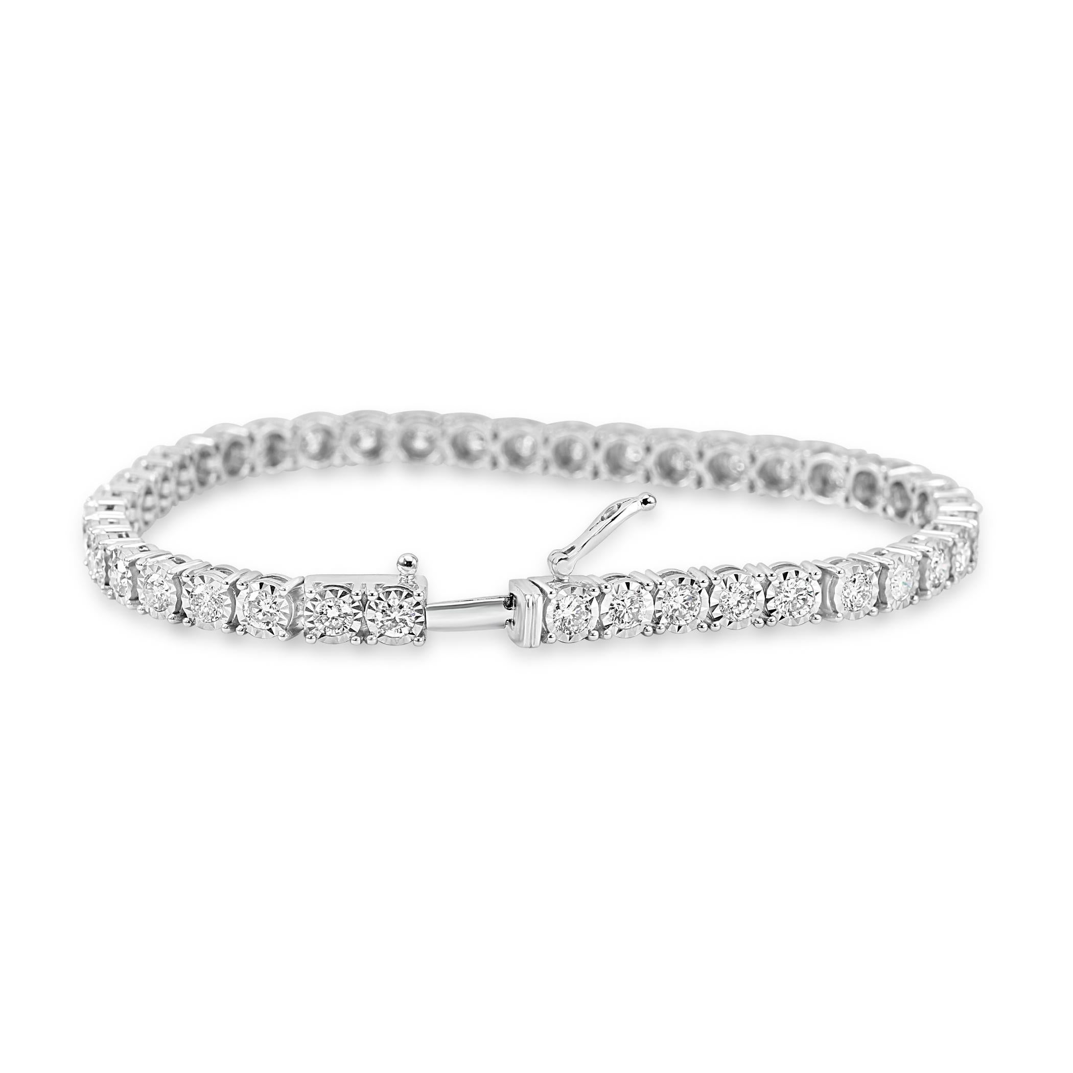 Ornez votre poignet de l'incarnation de la sophistication et de la brillance - notre bracelet Tennis Fancy Fashion. Cette pièce intemporelle allie sans effort un design classique à une élégance contemporaine, ce qui en fait un ajout polyvalent et