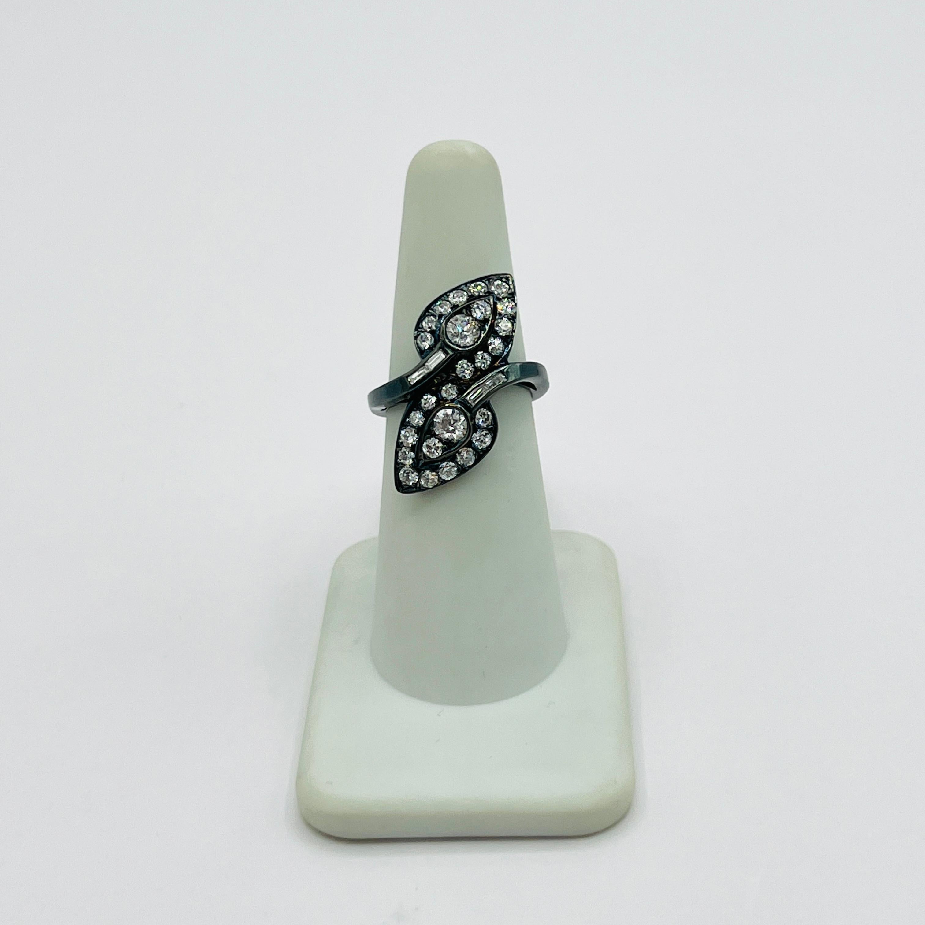 White Diamond Round and Baguette Leaf Design Ring in Black Rhodium & 14K Gold en vente 1