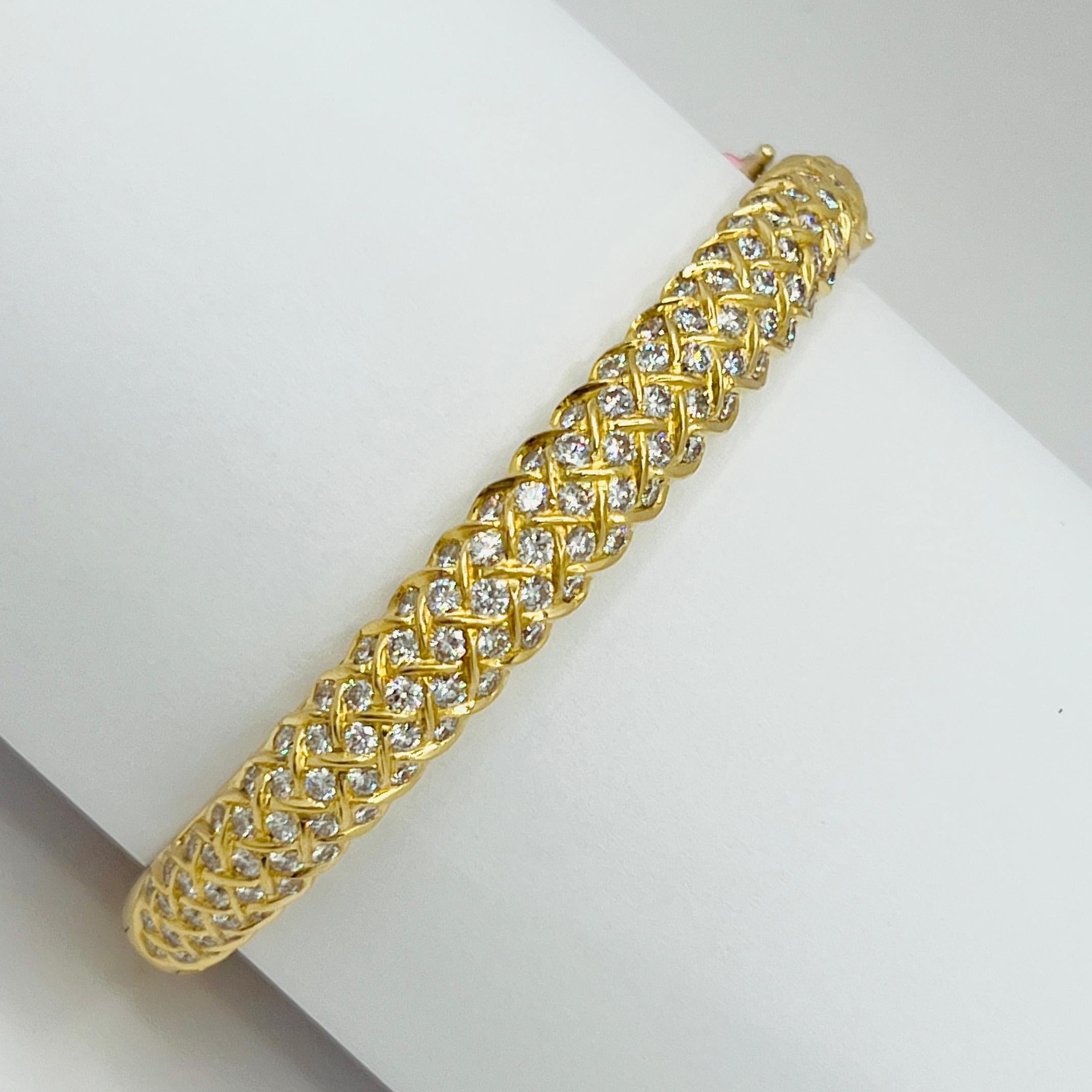 Bracelet en or jaune 18 carats avec diamant blanc rond en vente 1