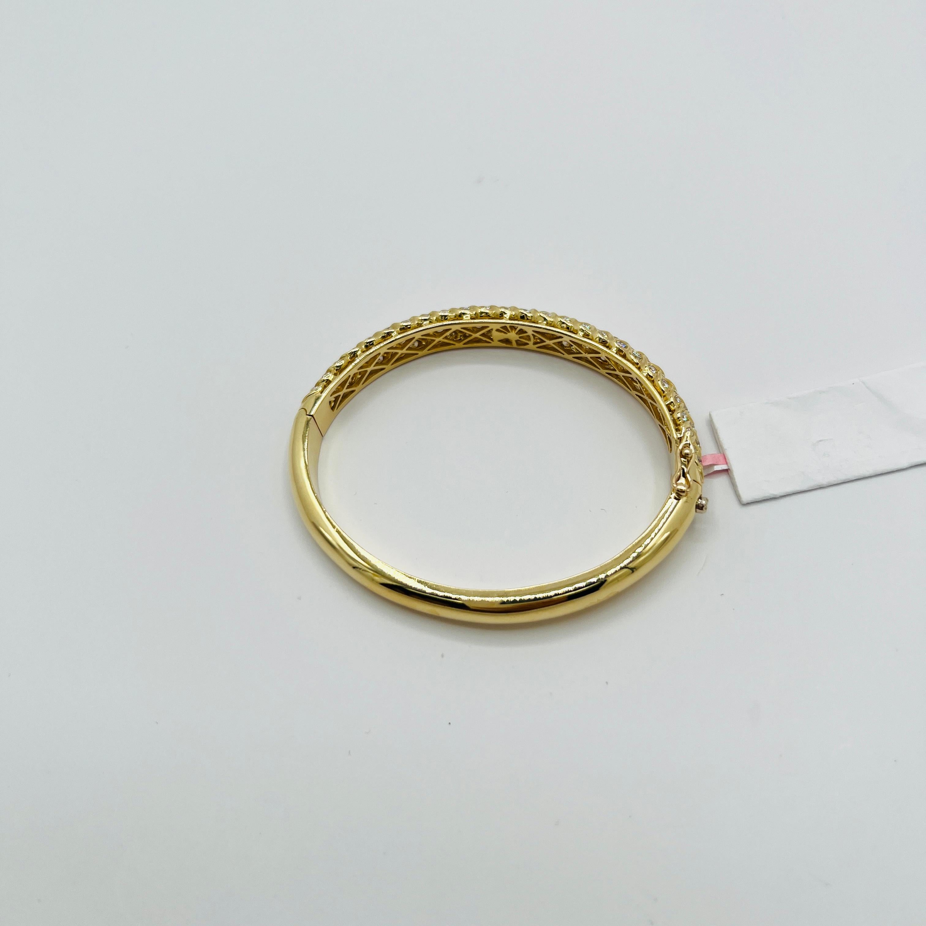 Bracelet en or jaune 18 carats avec diamant blanc rond en vente 4