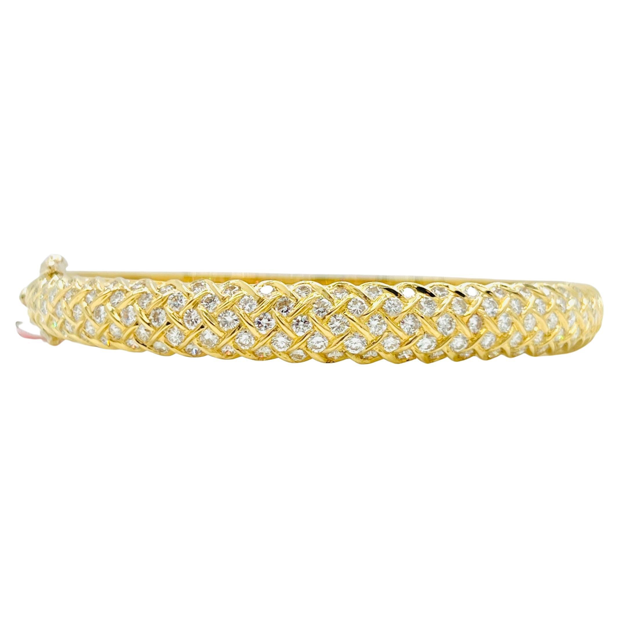 Bracciale rotondo con diamanti bianchi in oro giallo 18K