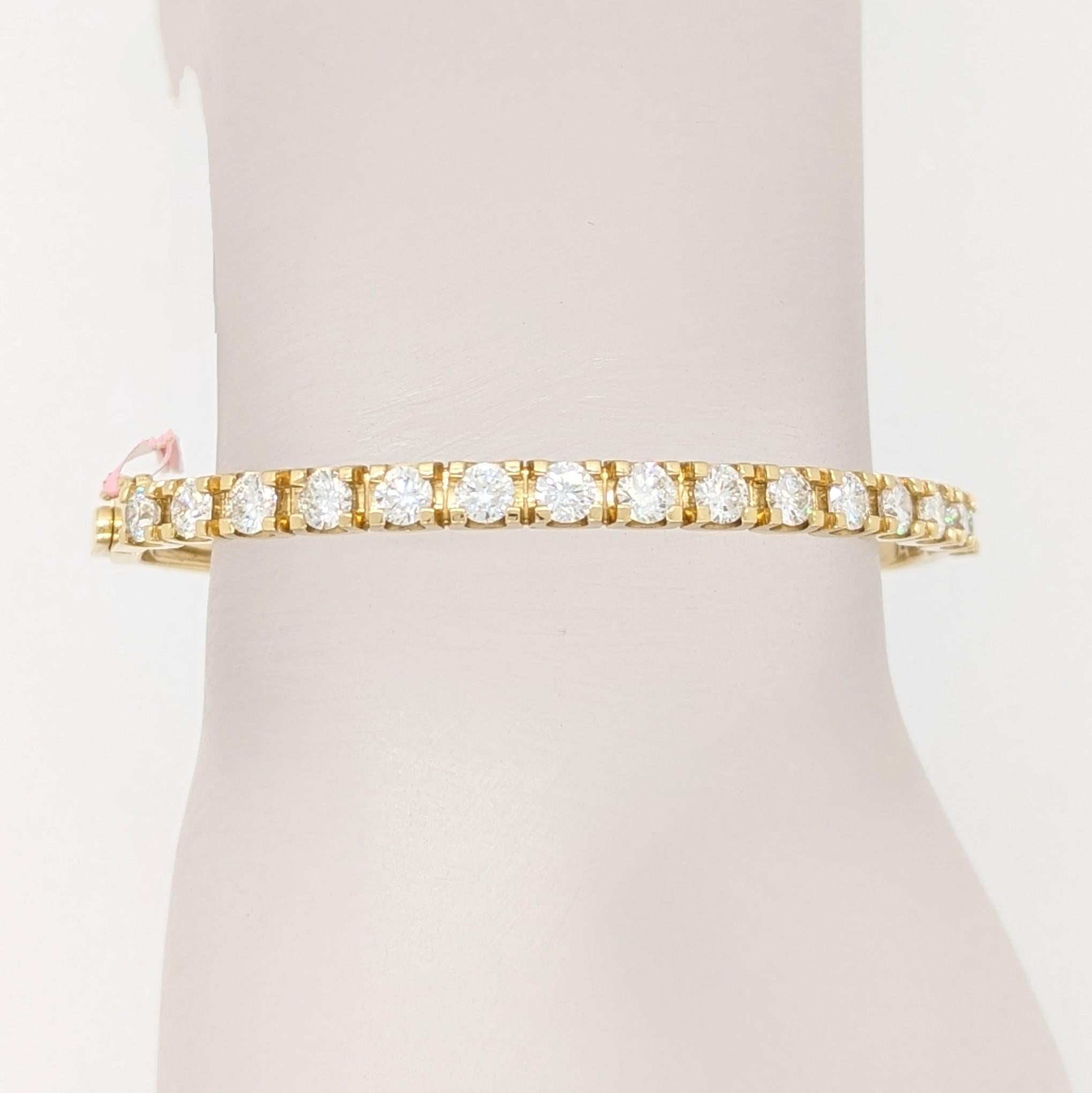 Magnifiques diamants blancs ronds de 3,00 ct. dans ce bracelet en or jaune 14k fait à la main.  Un total de 15 pierres.  Un excellent complément à toute collection de bijoux fins.