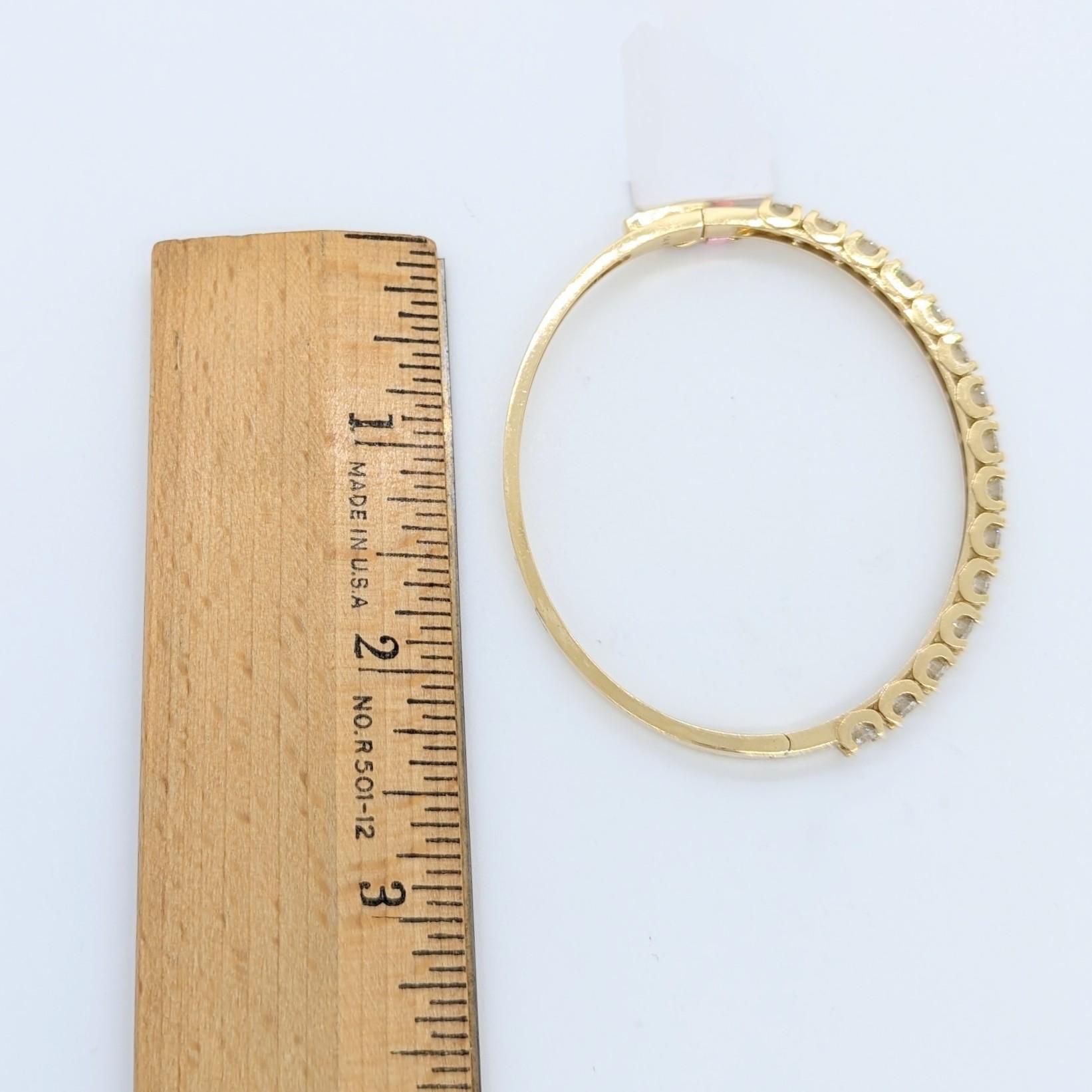 Bracelet jonc rond en or jaune 14K avec diamants blancs Unisexe en vente
