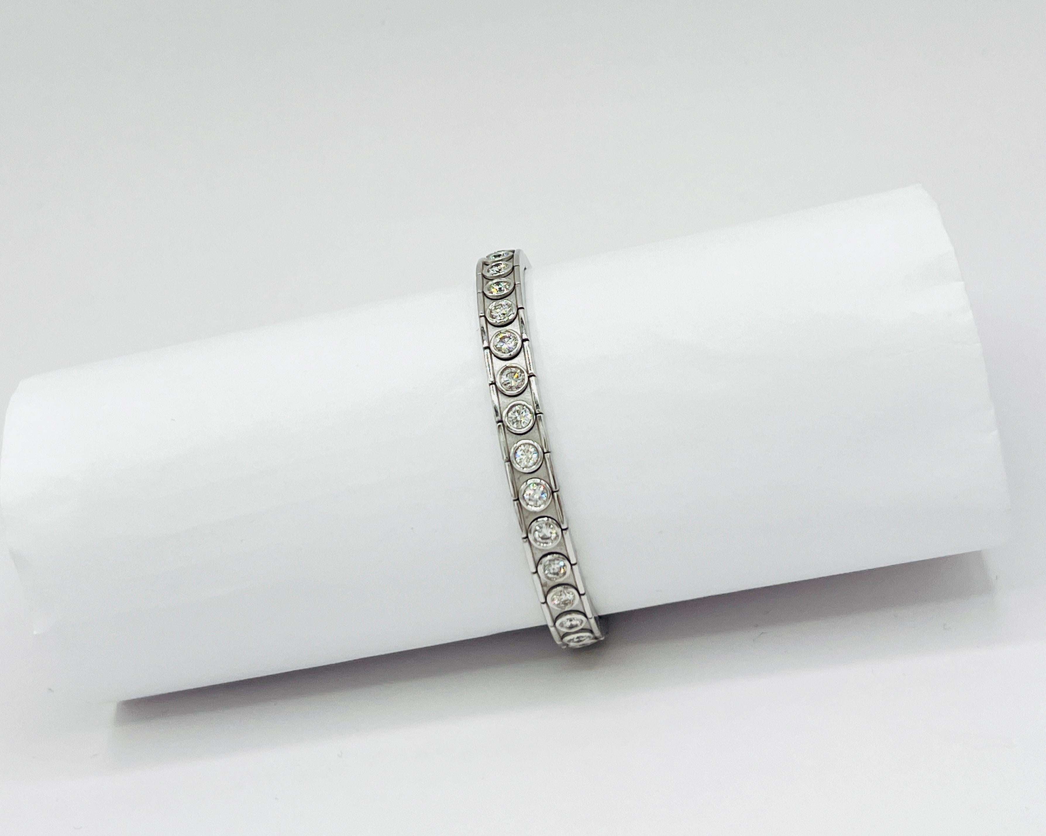 White Diamond Round Bracelet in 18K White Gold For Sale 3