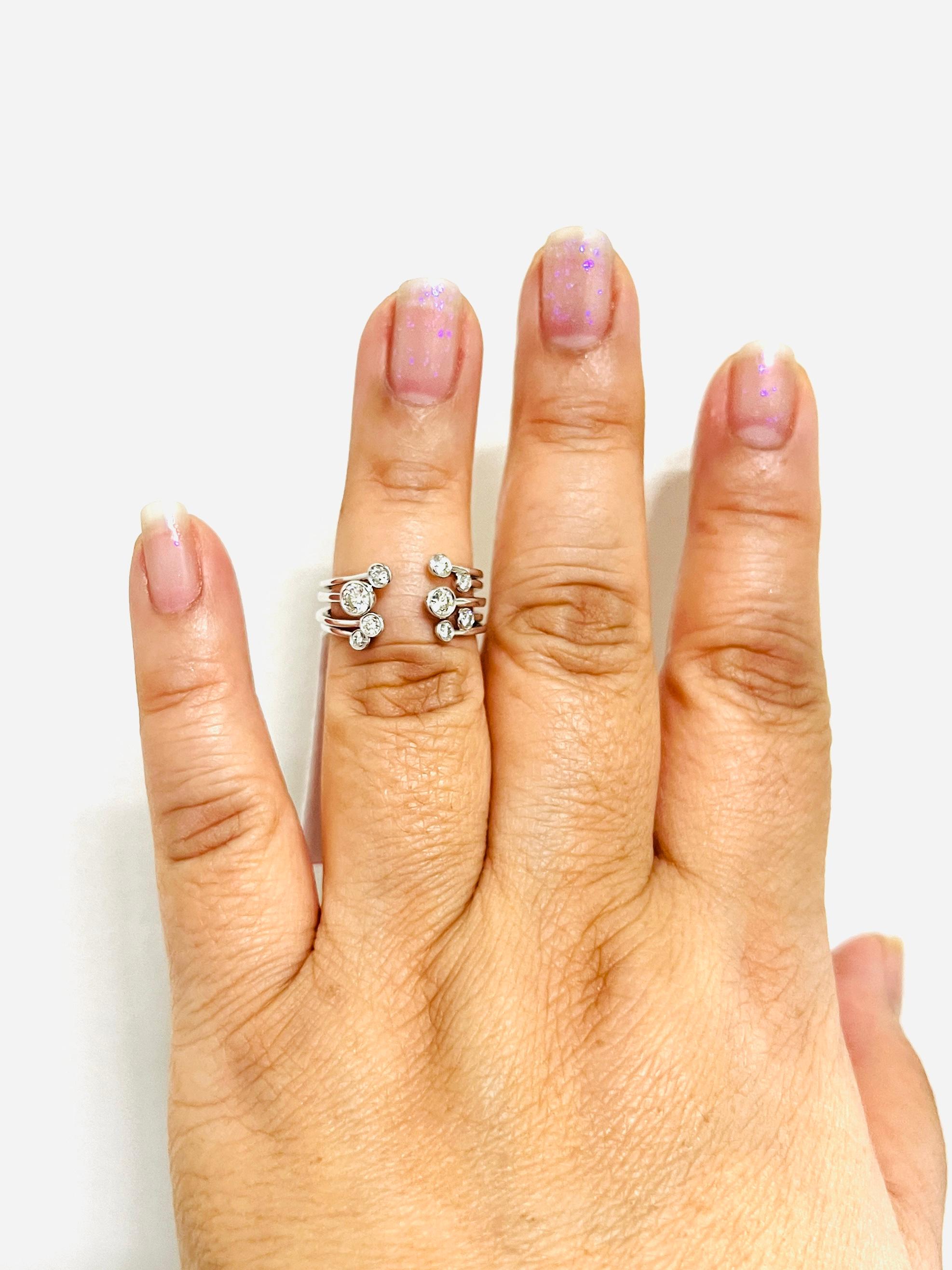 Wunderschöner runder weißer Diamant von 0,50 ct. in einer handgefertigten Fassung aus 14 Karat Weißgold.  Ringgröße 6,75.