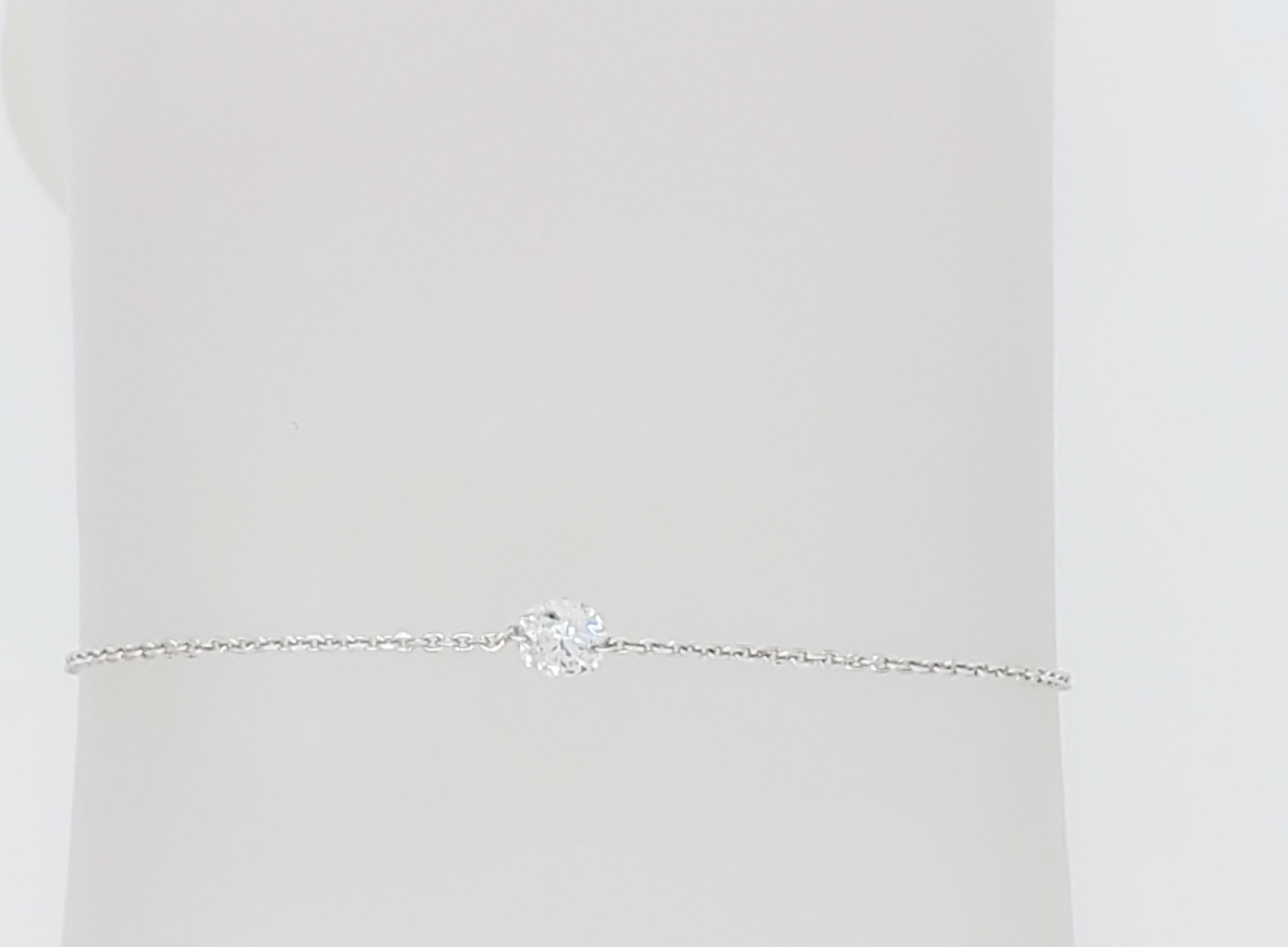 Magnifique diamant rond de 0,25 ct. avec bracelet en chaîne.  Fabriqué à la main en or blanc 18 carats.  La longueur est de 7,5