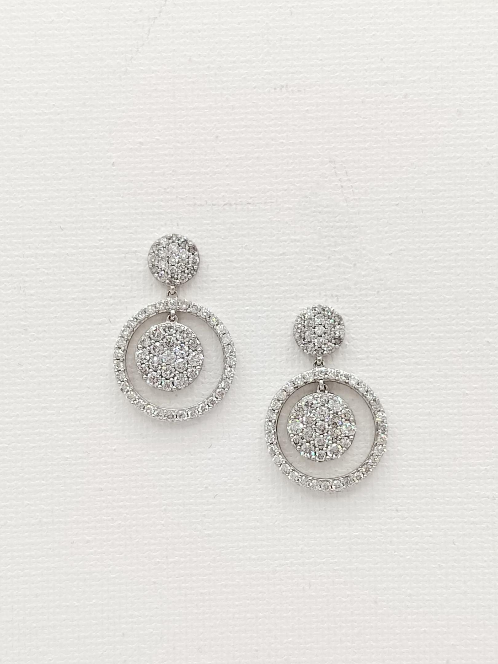 White Diamond Round Cluster Dangle Earrings in 14K White Gold In New Condition For Sale In Los Angeles, CA