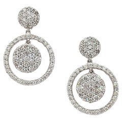 Pendants d'oreilles en or blanc 14 carats avec grappe de diamants blancs ronds