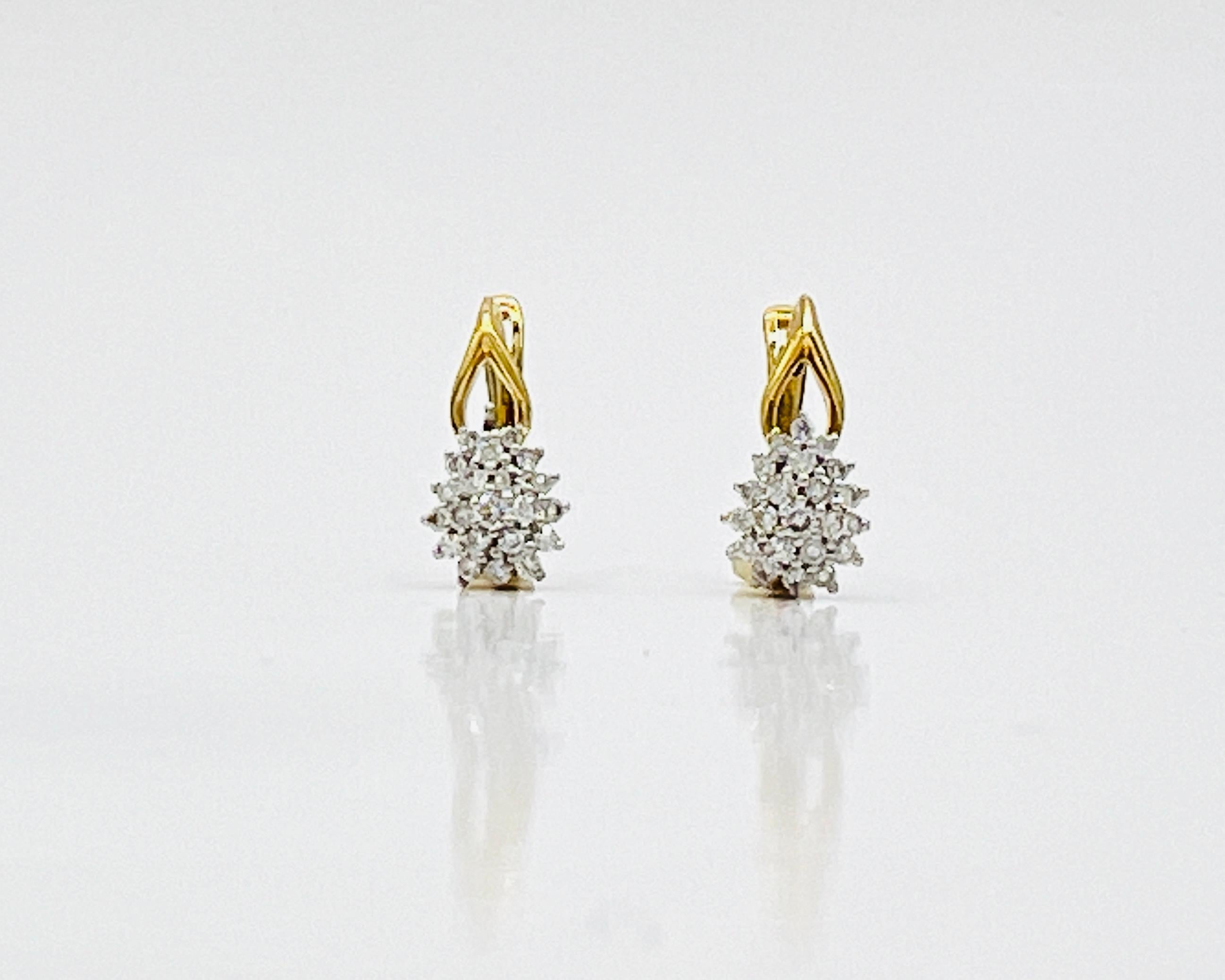 Runde Cluster-Ohrringe mit weißen Diamanten aus 14 Karat Gelbgold  für Damen oder Herren im Angebot