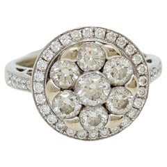 Runder Cluster-Ring mit weißen Diamanten aus 14 Karat Weißgold