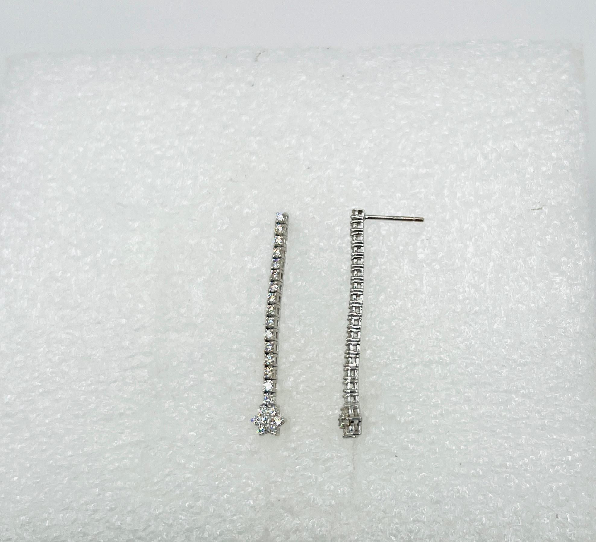 da uomo o donna Orecchini pendenti con diamanti bianchi in oro bianco 14K in vendita