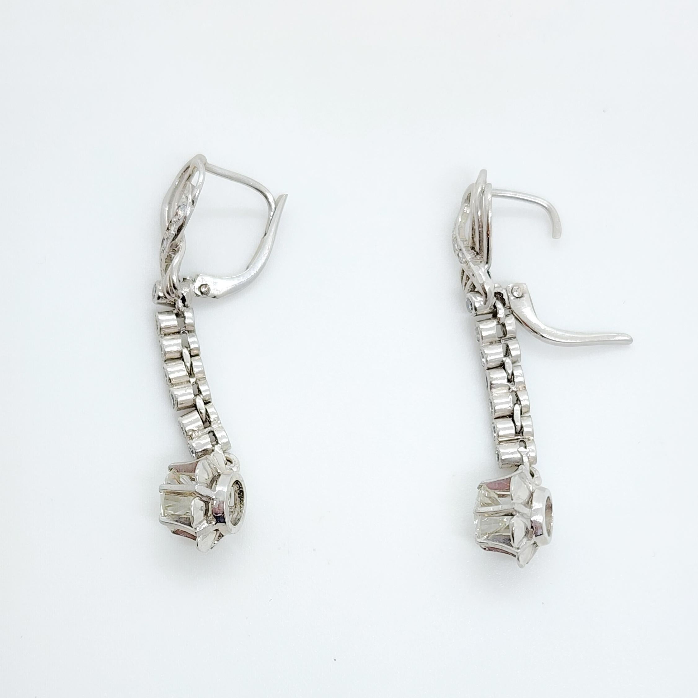 Women's or Men's White Diamond Round Dangle Earrings in 18k White Gold For Sale