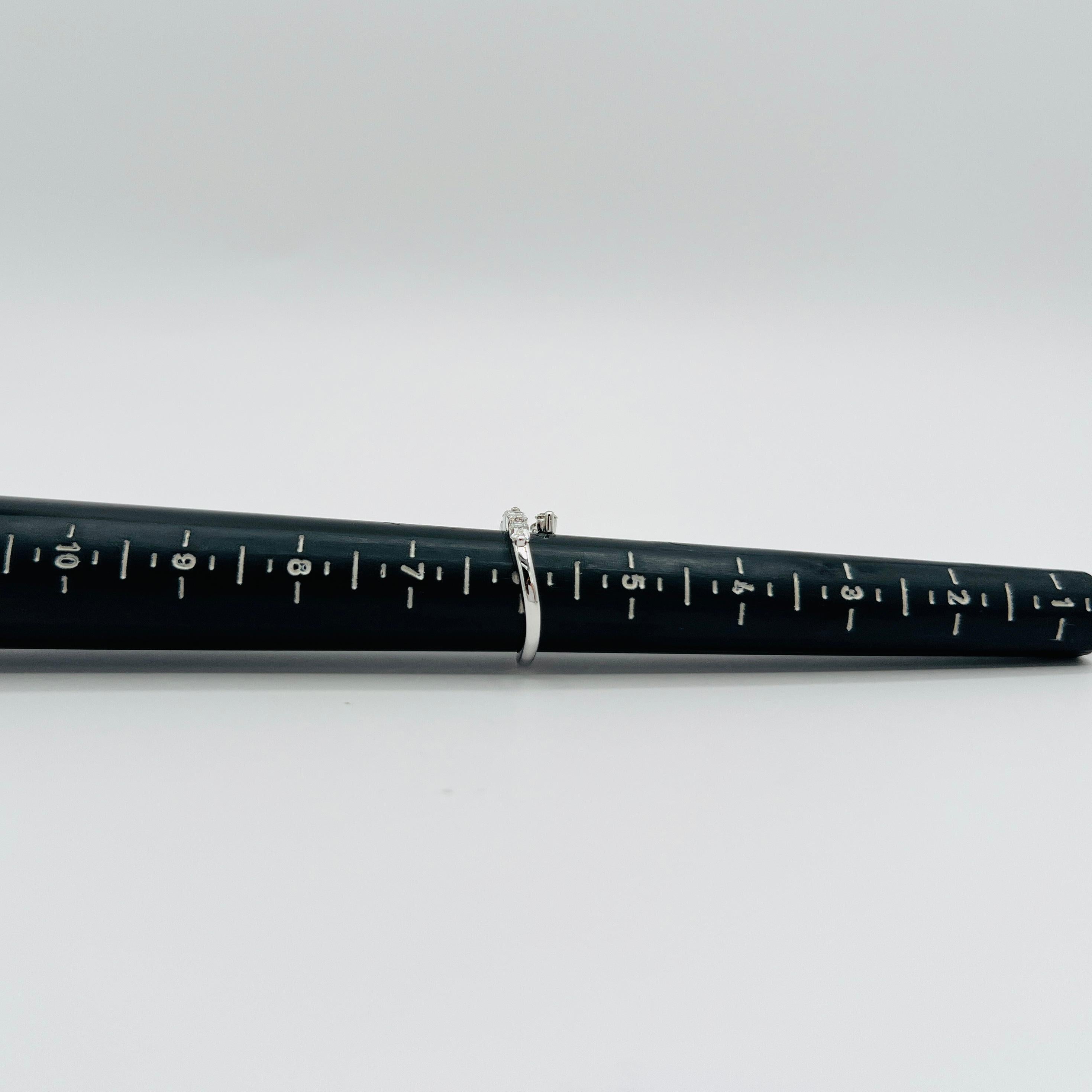 Anillo en forma de serpiente con diamante blanco redondo y talla esmeralda en oro blanco de 14 quilates en venta 2