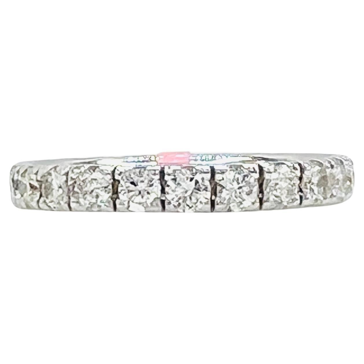 Anillo de oro blanco de 18 quilates con diamantes blancos redondos