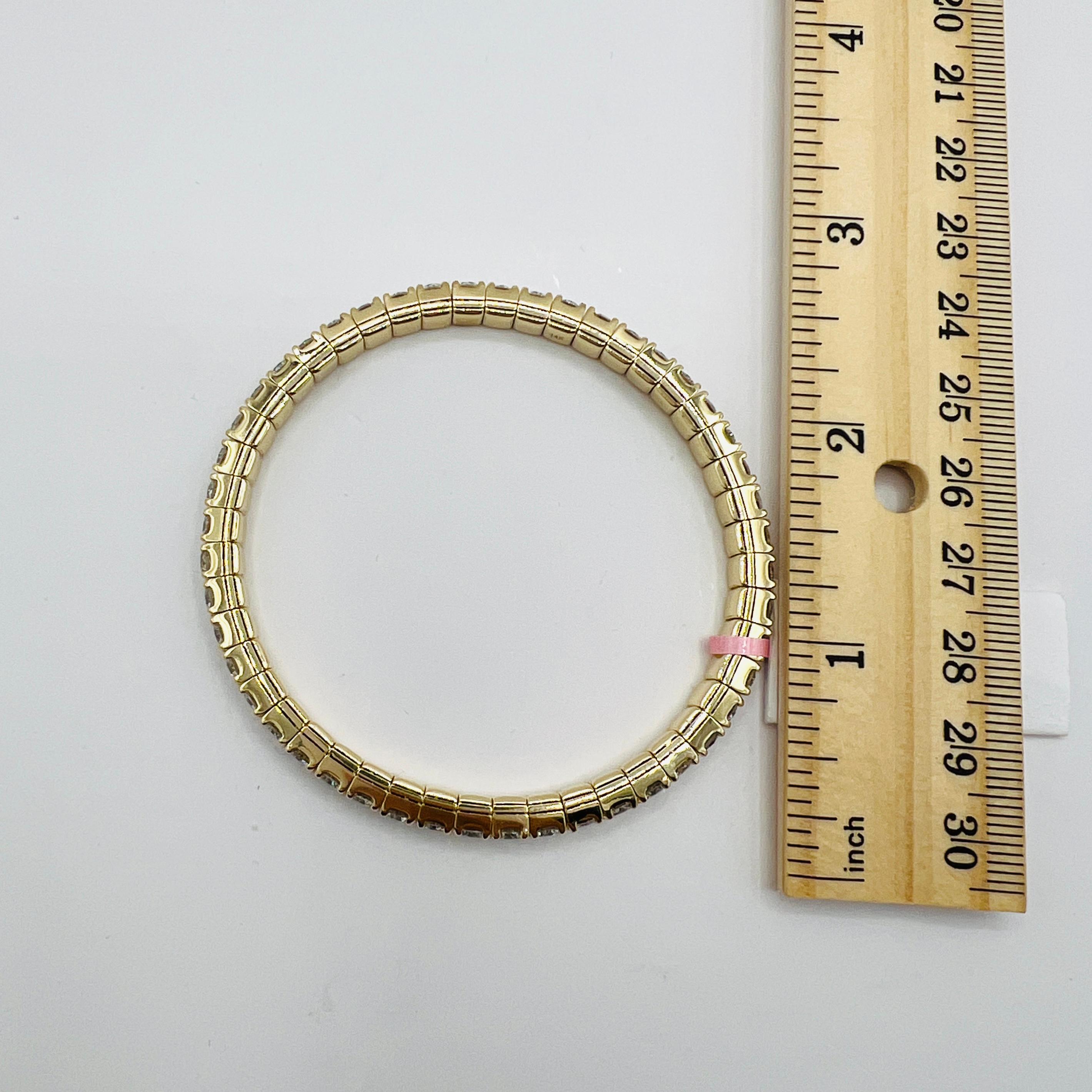 Bracelet jonc souple rond en or jaune 14 carats avec diamants blancs en vente 5