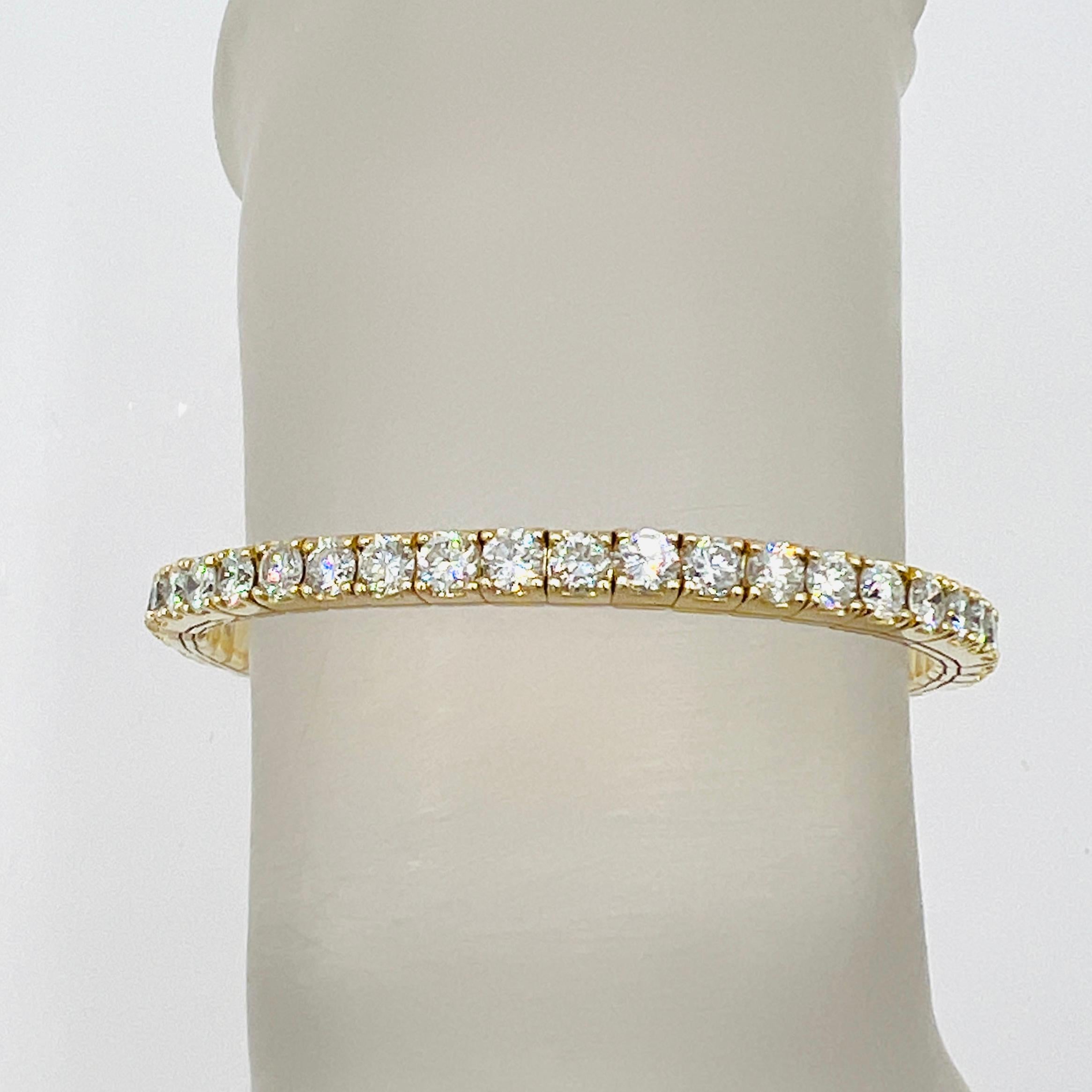 Magnifiques diamants ronds de 10.19 ct. de bonne qualité, blancs et brillants.  Fabriqué à la main en or jaune 14k.  Ce bracelet est flexible et peut donc s'adapter à toutes les tailles de poignet.  Superbe à empiler ou à porter seul.