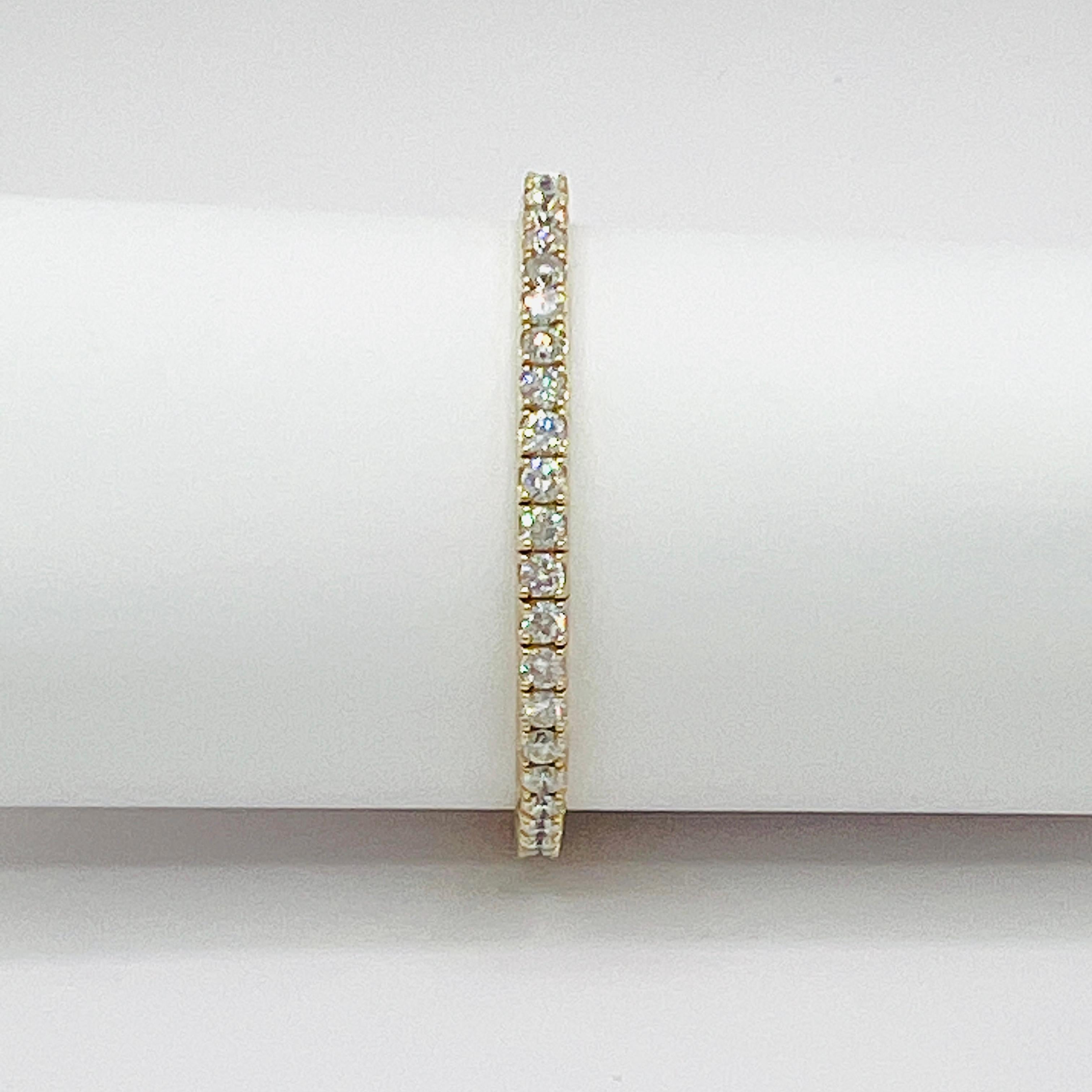 Bracelet jonc souple rond en or jaune 14 carats avec diamants blancs Unisexe en vente