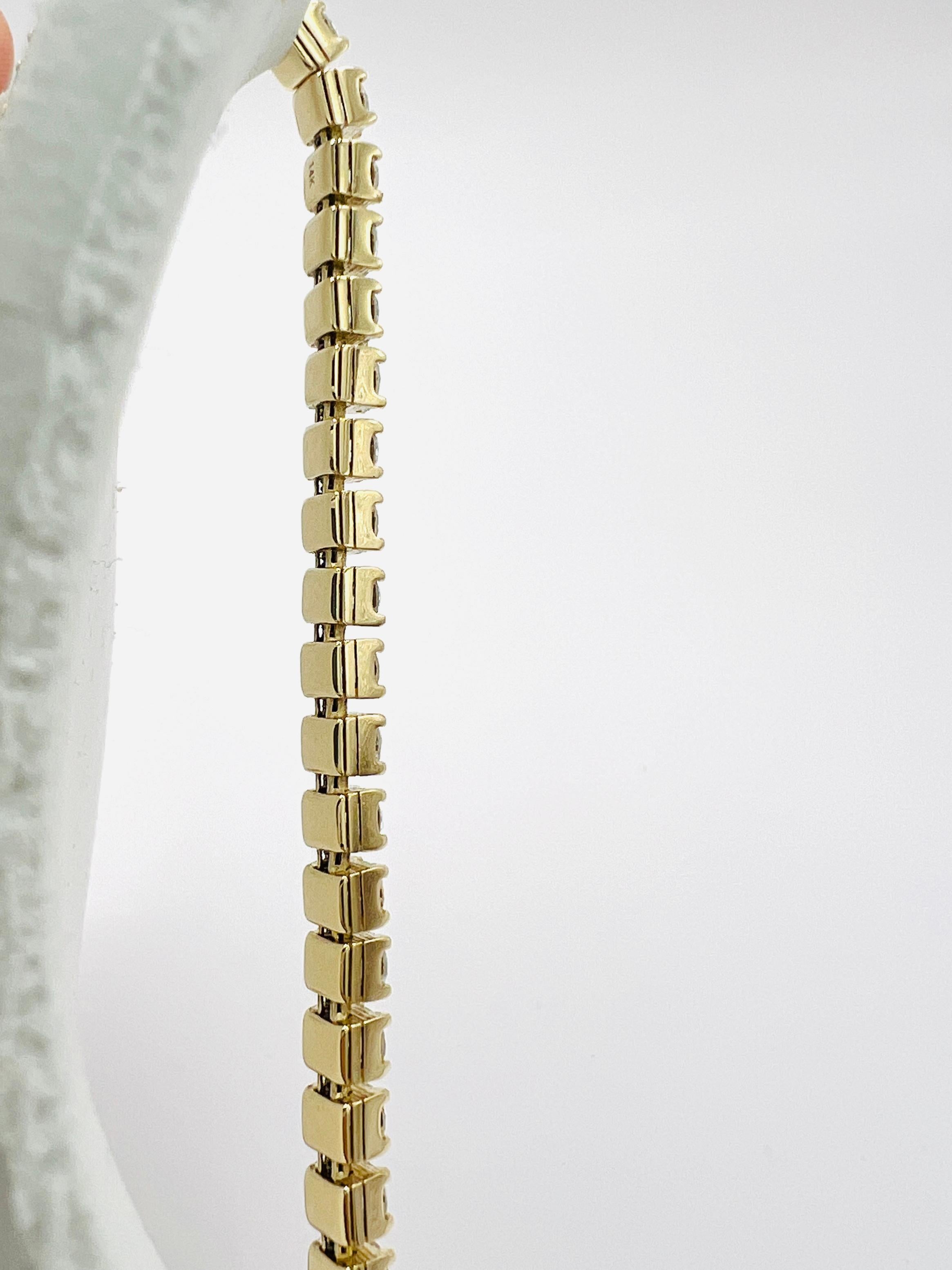 Bracelet jonc souple rond en or jaune 14 carats avec diamants blancs en vente 3