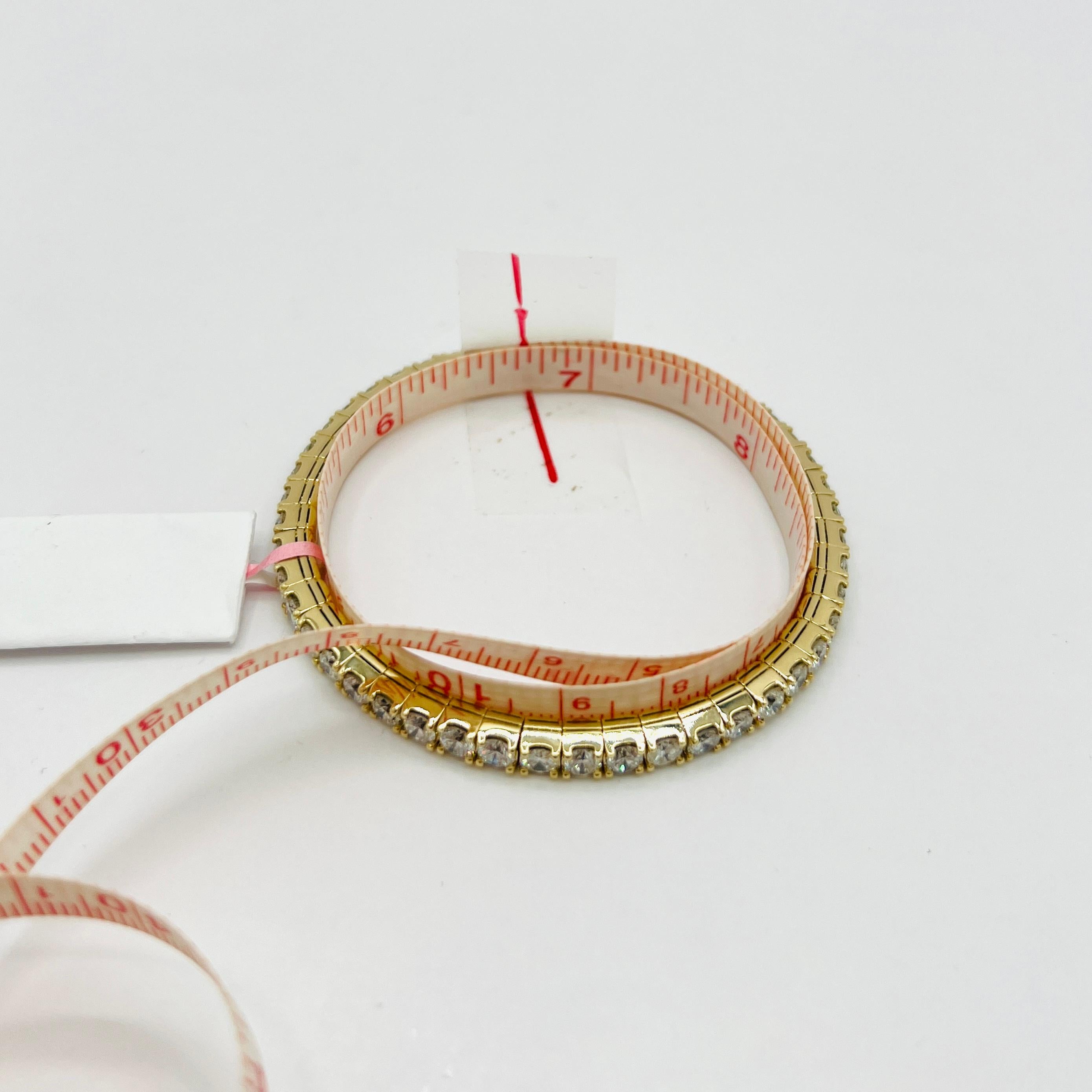 Bracelet jonc souple rond en or jaune 14 carats avec diamants blancs en vente 4