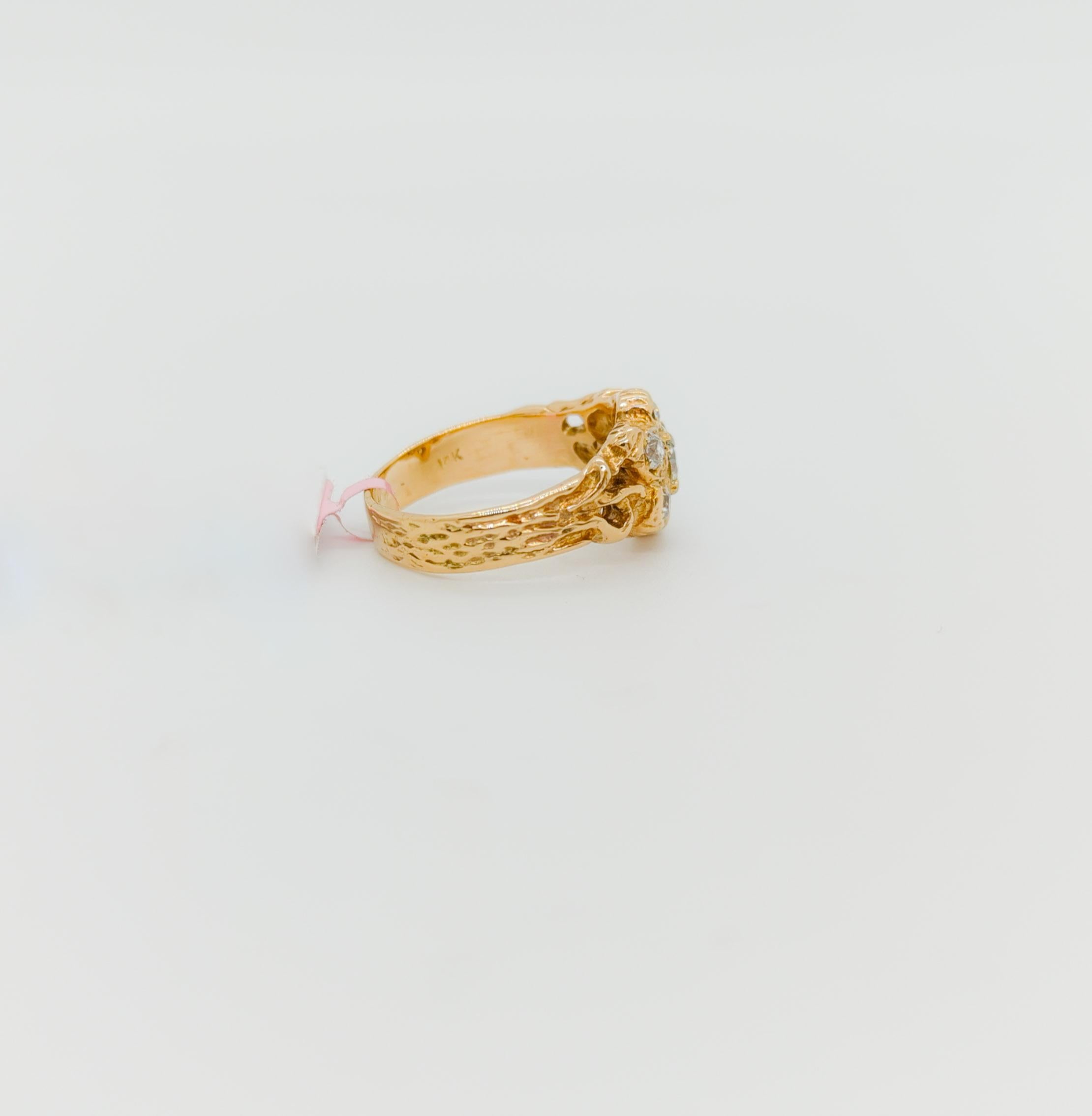 White Diamond Round Floral Ring in 14K Yellow Gold In New Condition For Sale In Los Angeles, CA