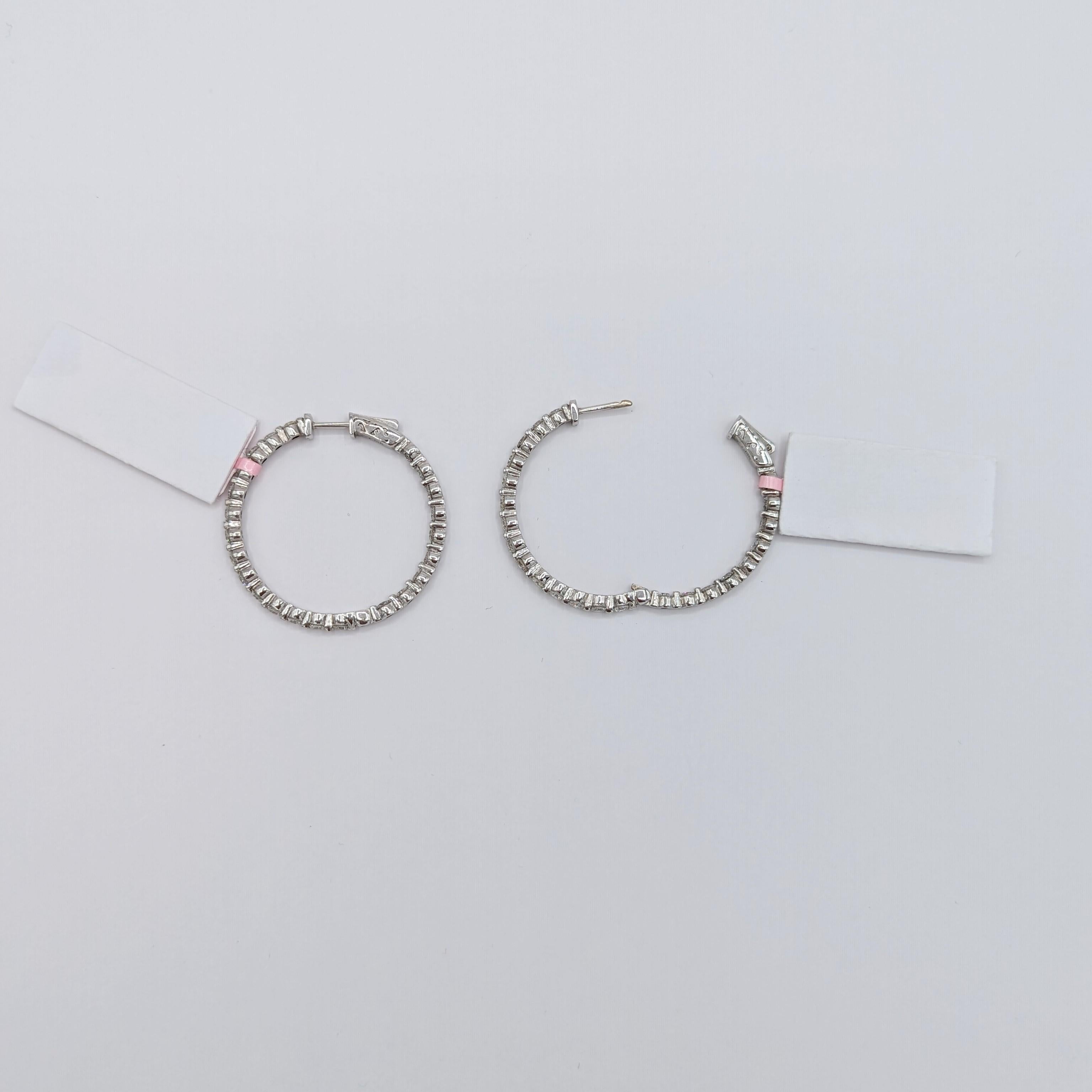 White Diamond Round Hoop Earrings in 14K White Gold In New Condition For Sale In Los Angeles, CA