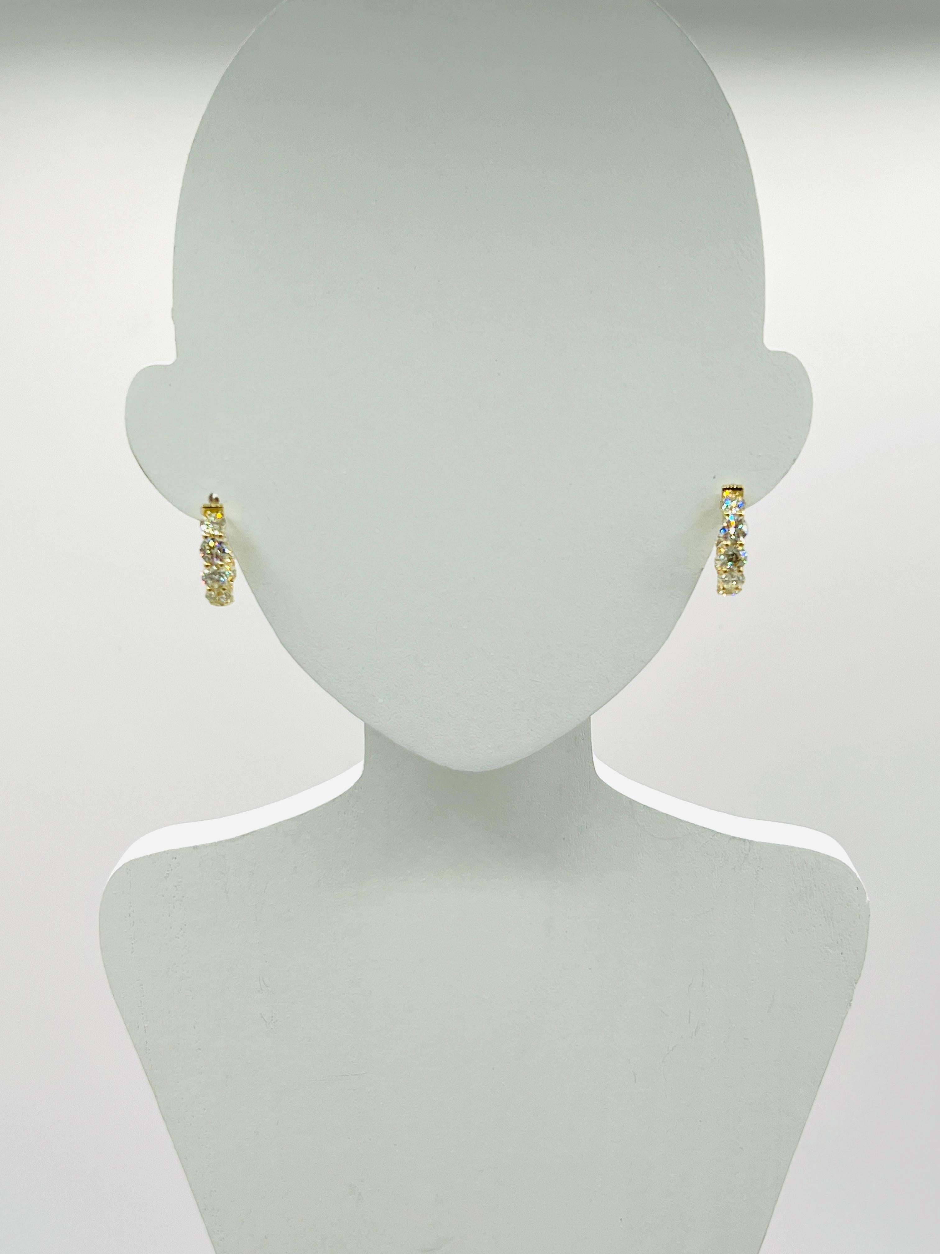 Pendientes de aro con diamante blanco redondo del revés en oro amarillo de 18 quilates en Nuevo estado para la venta en Los Angeles, CA