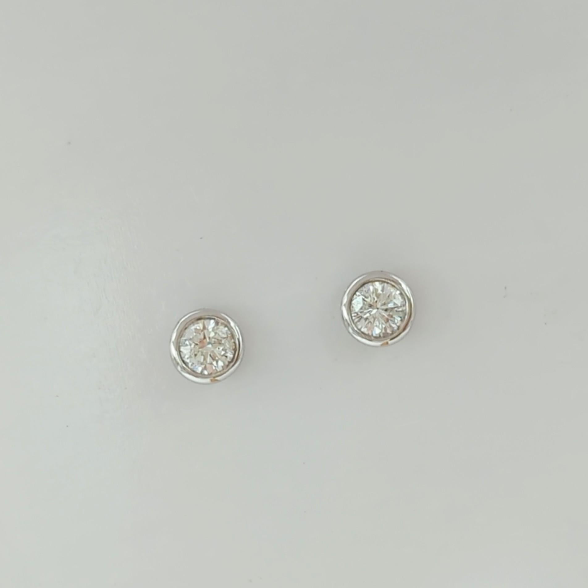 White Diamond Round Martini Bezel Studs in 14K White Gold In New Condition For Sale In Los Angeles, CA