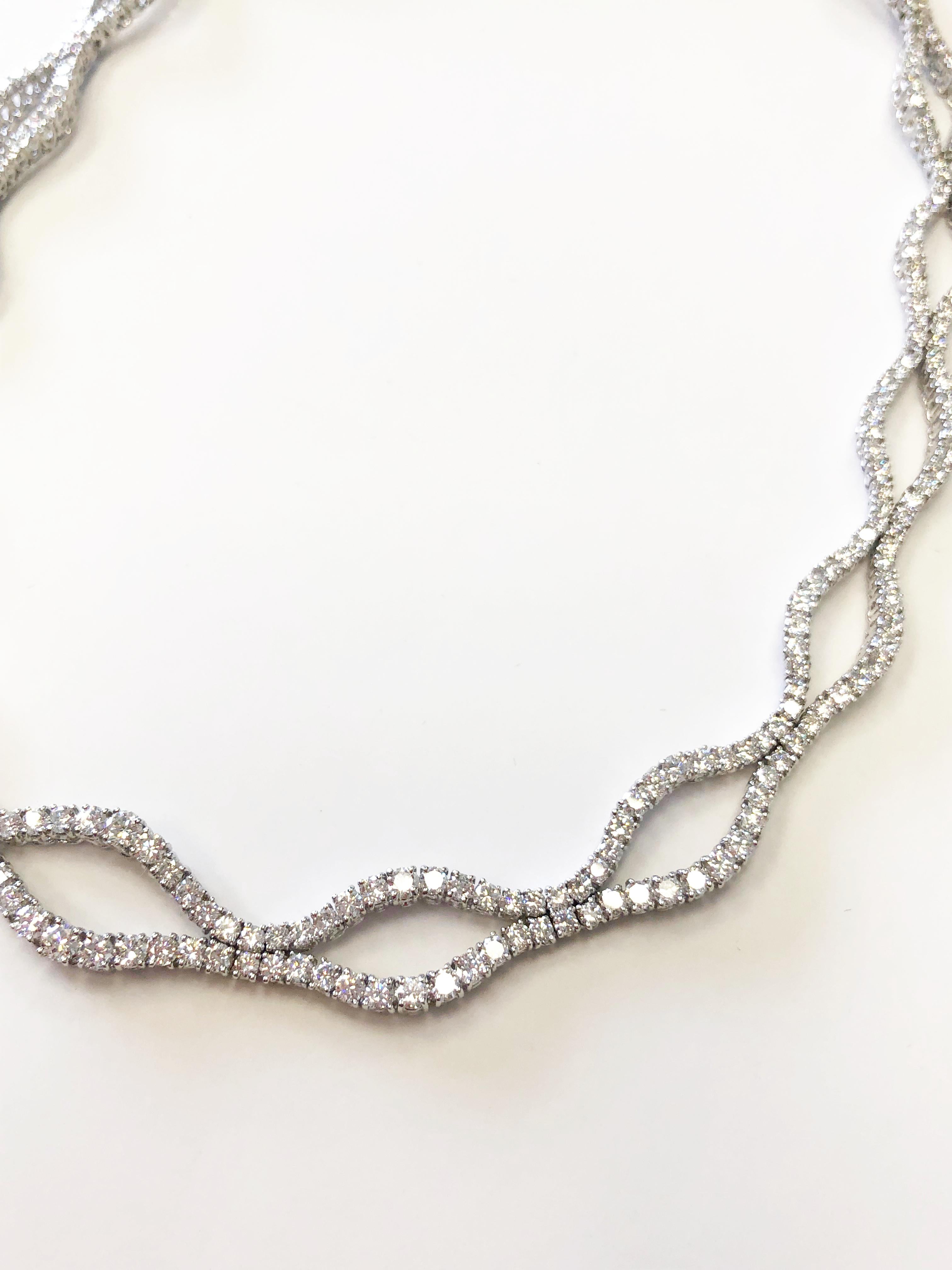 White Diamond Round Necklace and Bracelet Set in Platinum In New Condition In Los Angeles, CA