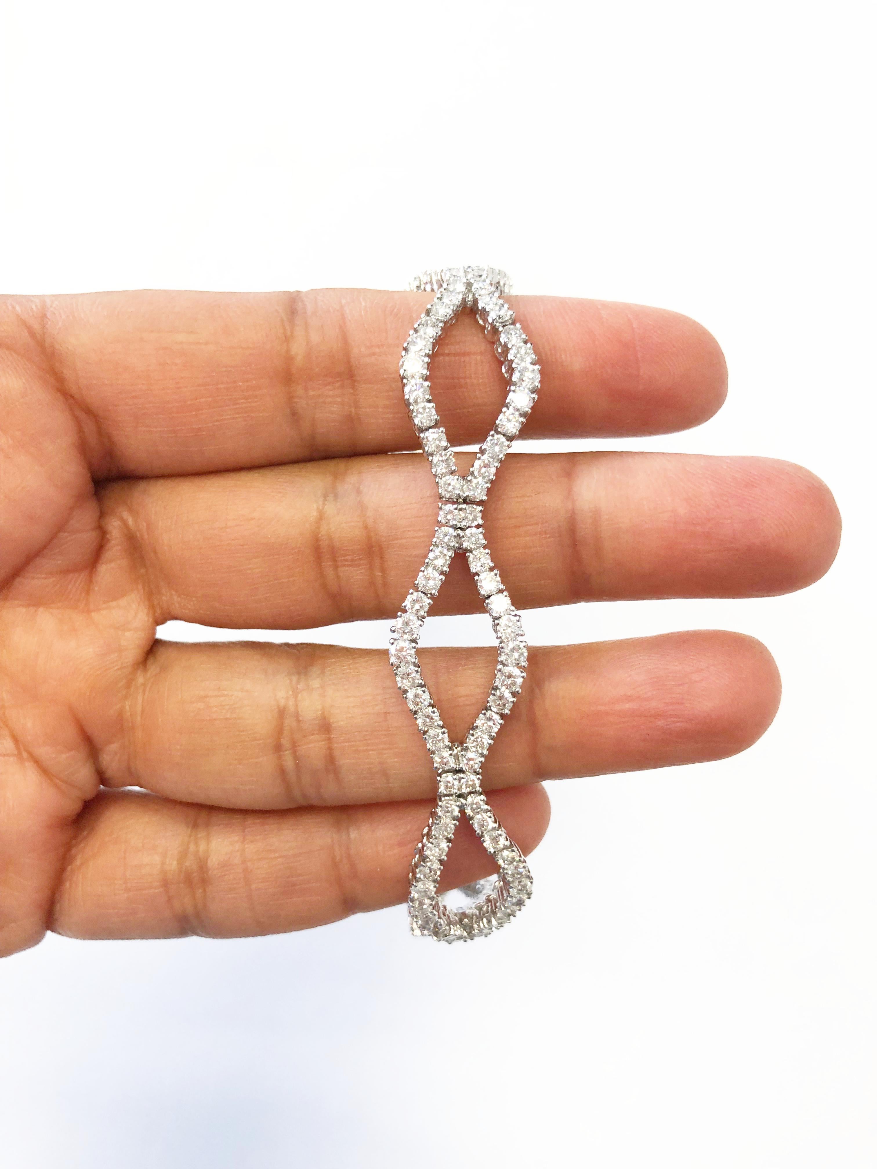 White Diamond Round Necklace and Bracelet Set in Platinum 1
