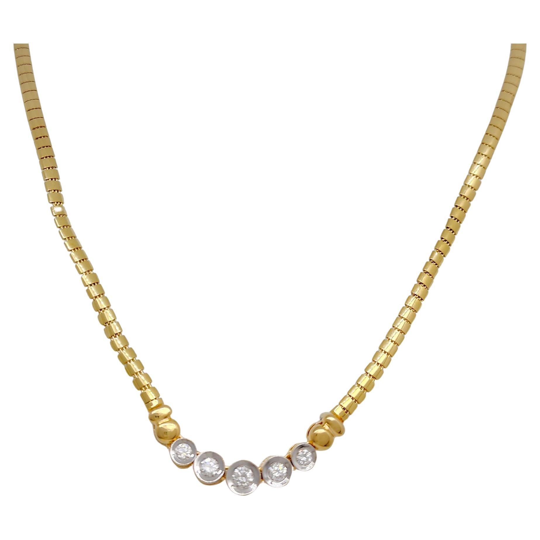 Runde Halskette aus 14 Karat Gelbgold mit weißen Diamanten