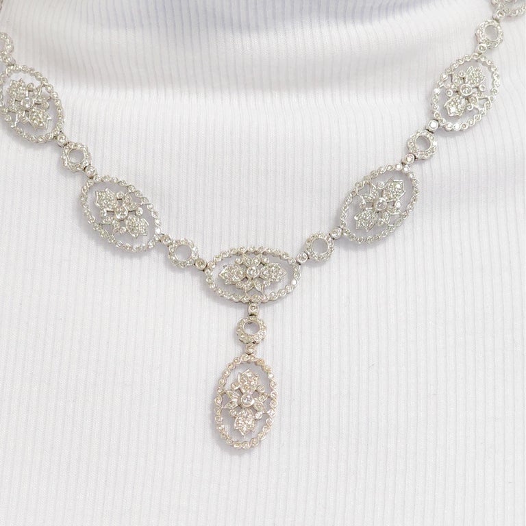 White Diamond Round Necklace in 18k White Gold For Sale at 1stDibs