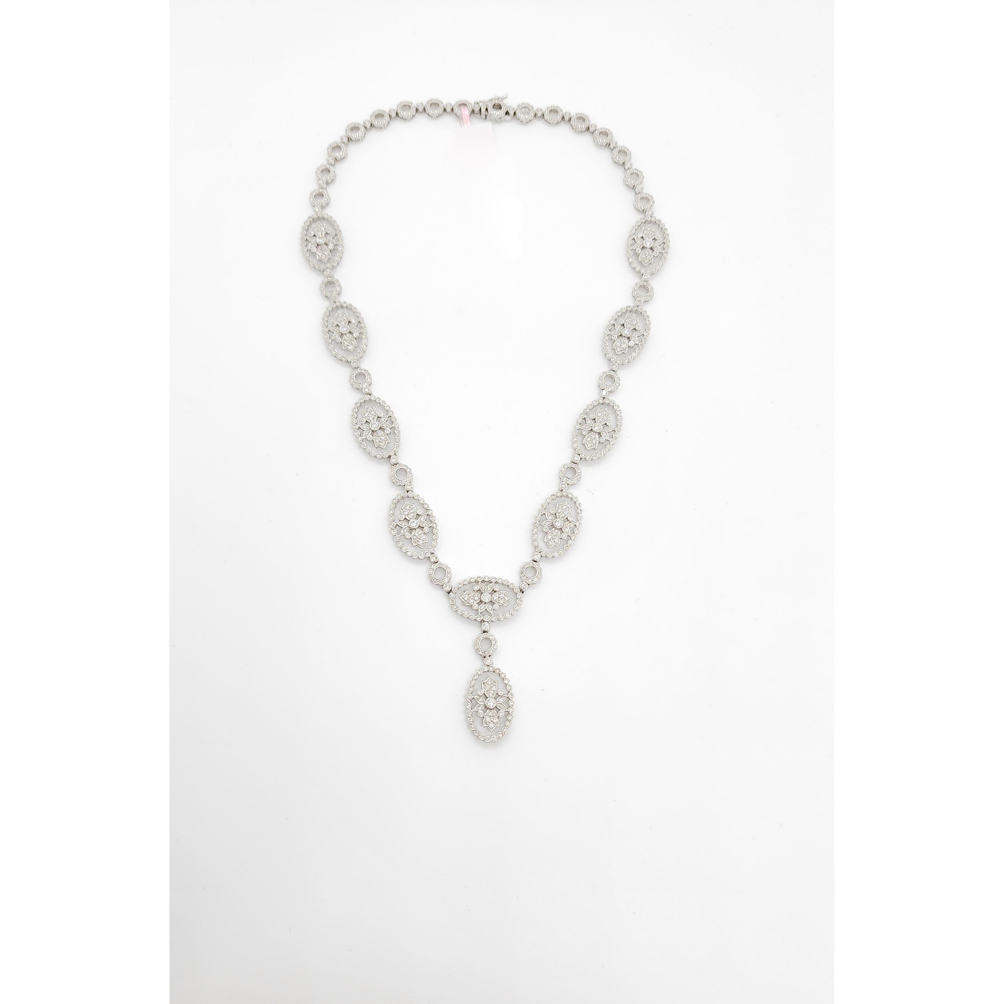 Magnifique collier avec 3,00 ct. de diamants blancs ronds de bonne qualité.  Design/One.  Fabriqué à la main en or blanc 18 carats.  La longueur est de 16,5