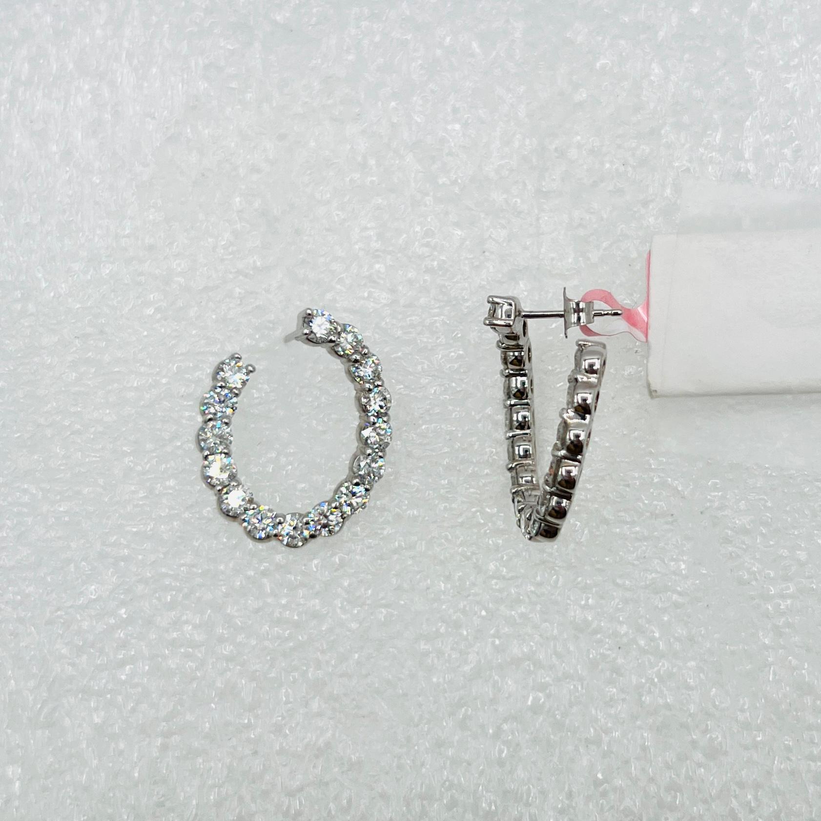 Weißer Diamant Rund Oval Twist Hoops in 14K Weißgold für Damen oder Herren im Angebot