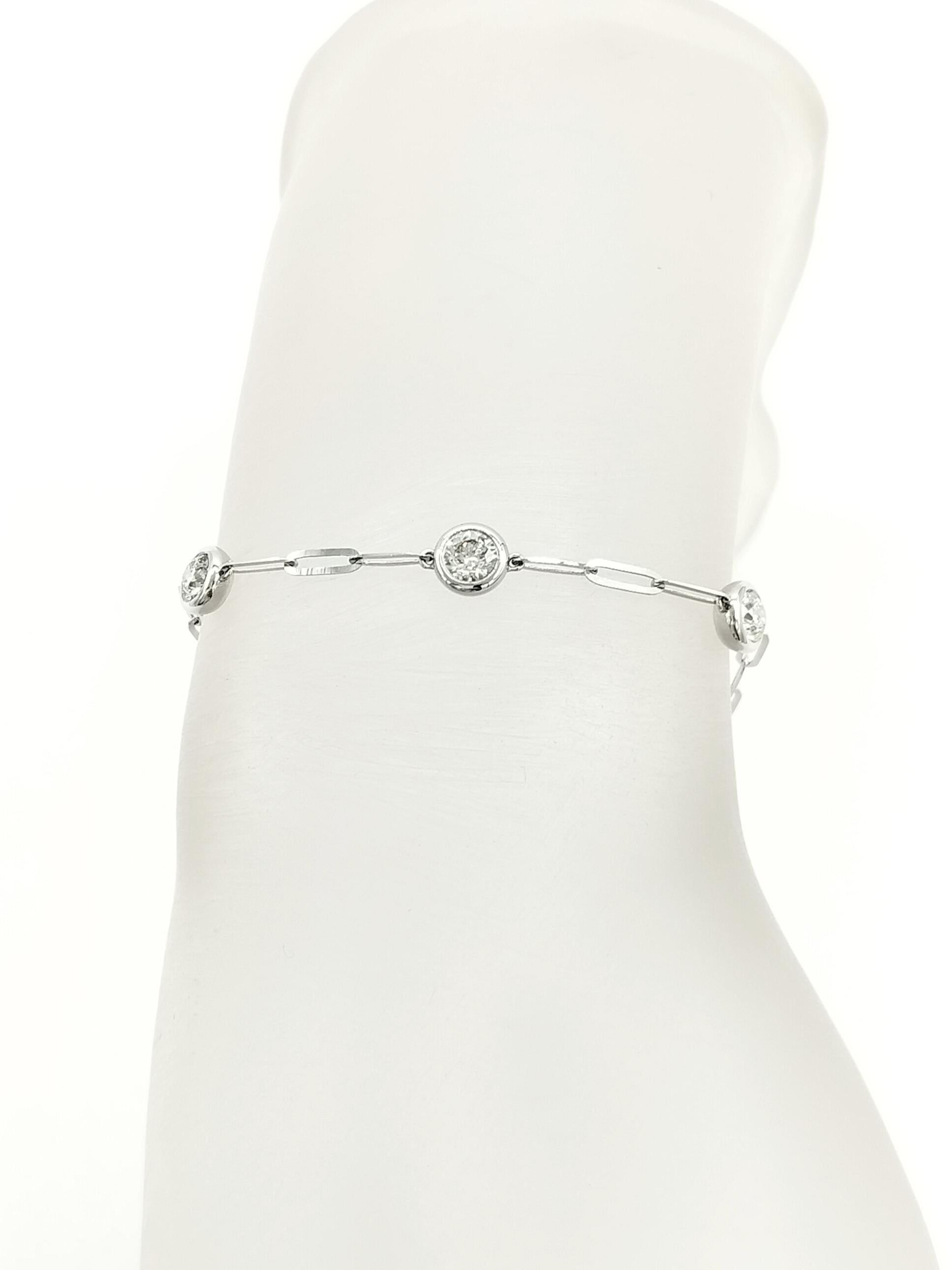 White Diamond Round Paper Clip Bracelet in 18K White Gold In New Condition For Sale In Los Angeles, CA