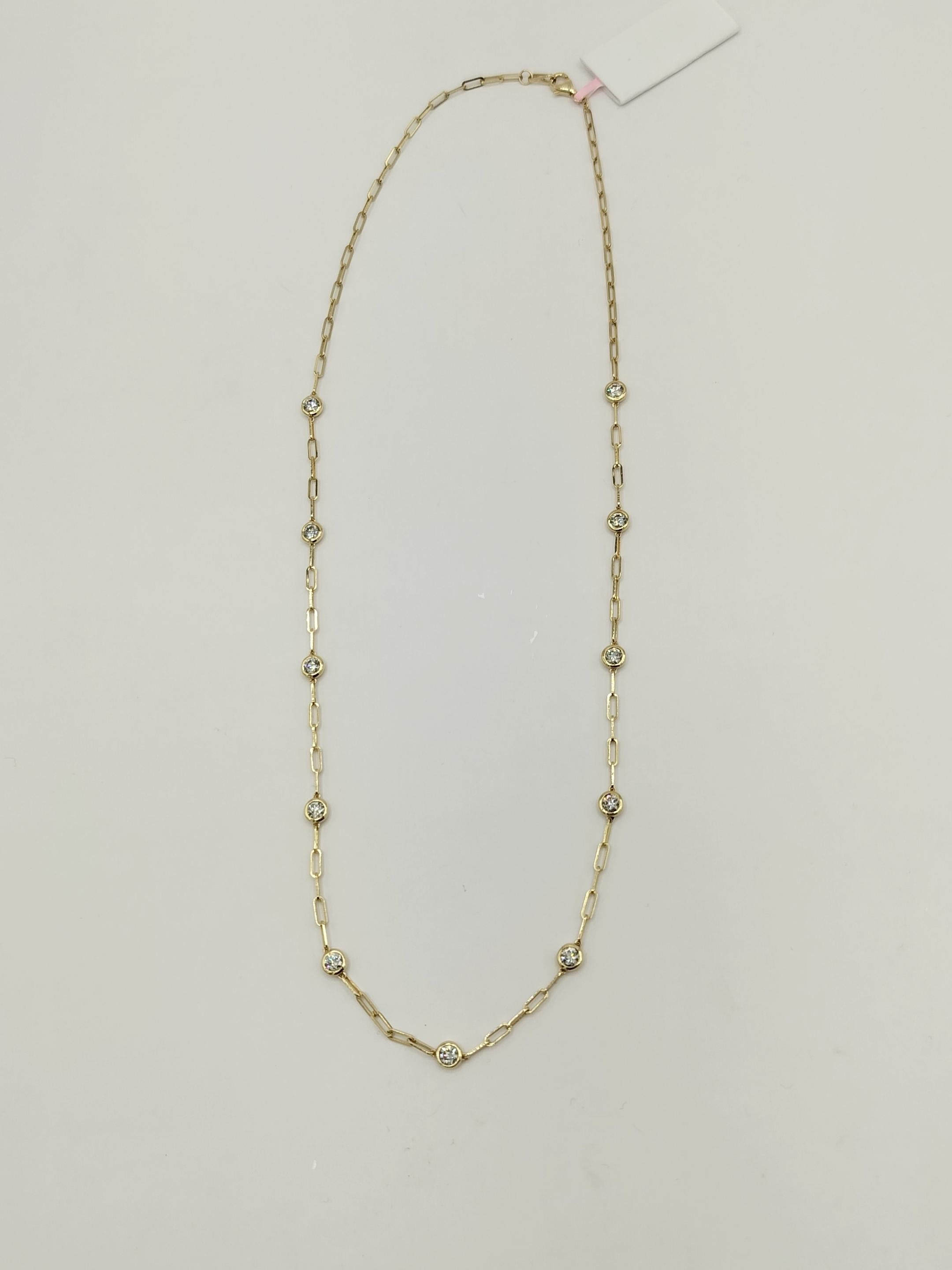Halskette mit rundem Papierklammer aus 14 Karat Gelbgold mit weißenen weißen Diamanten für Damen oder Herren im Angebot