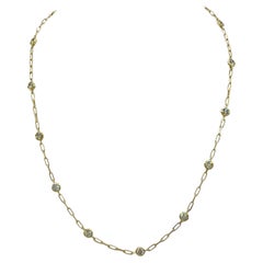 Collar con clip redondo de diamantes blancos  en oro amarillo de 14 quilates