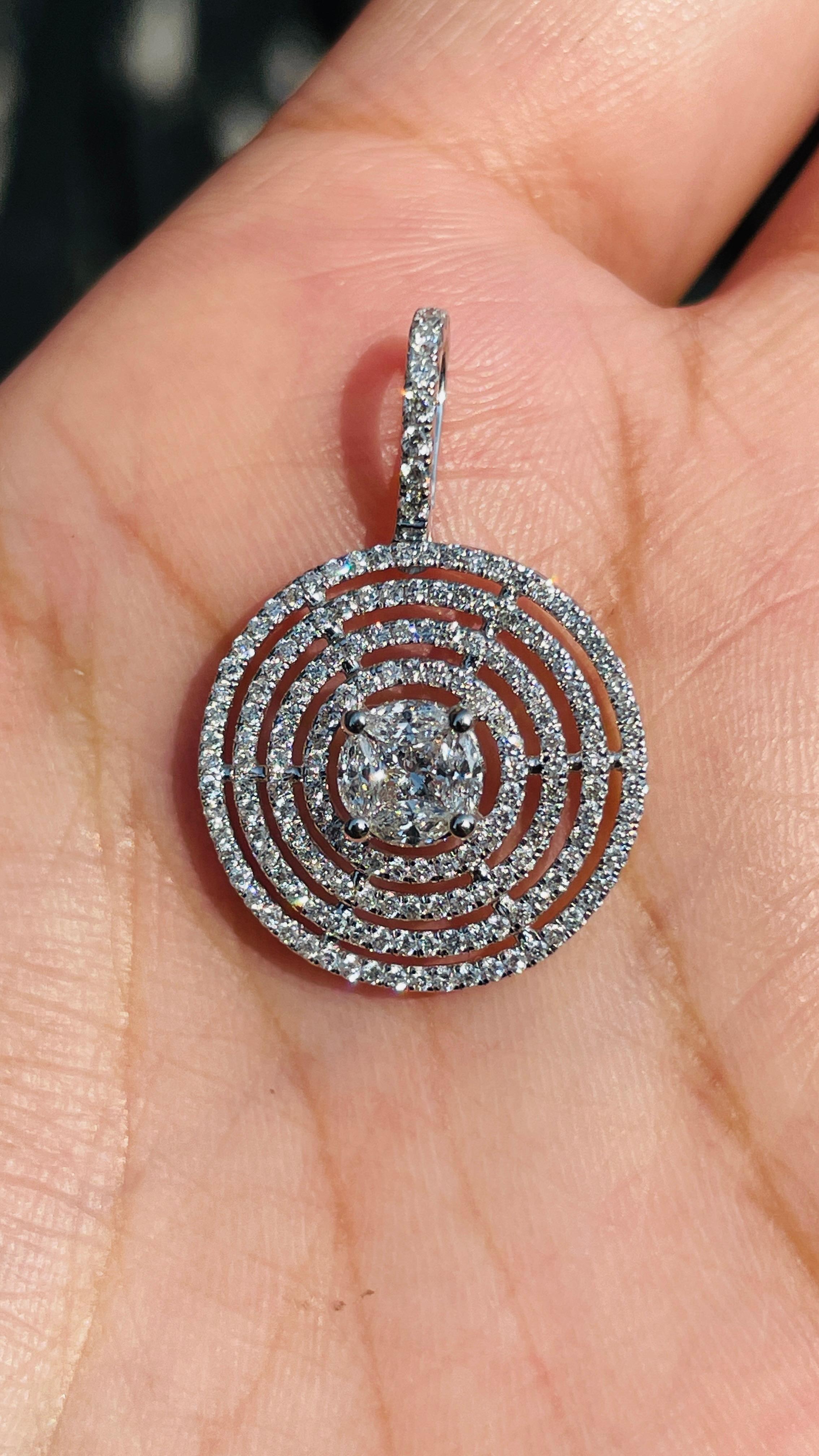 Pendentif rond en or blanc 14 carats avec diamants blancs en vente 3