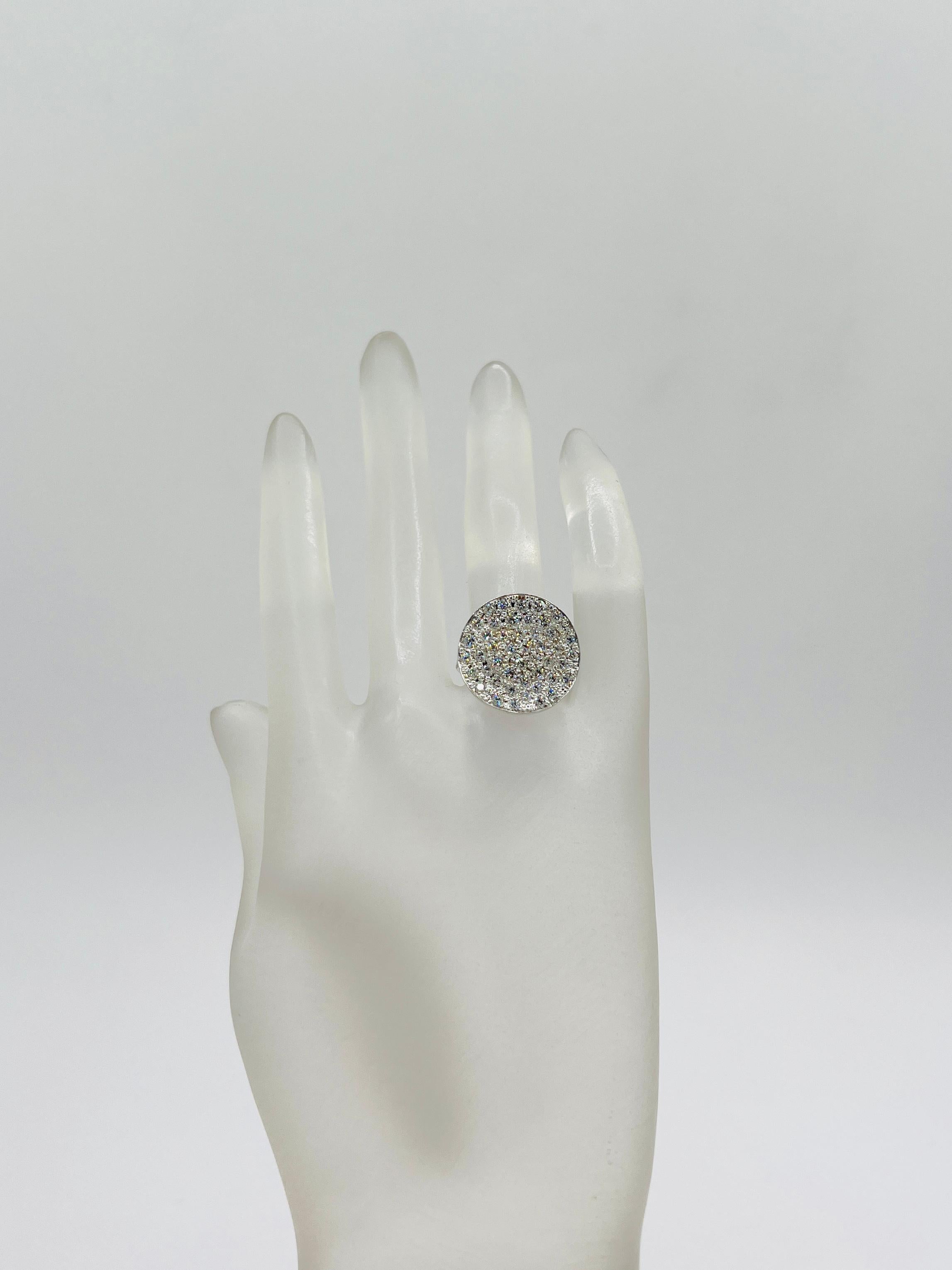 Taglio rotondo Anello in platino con diamante bianco rotondo in vendita