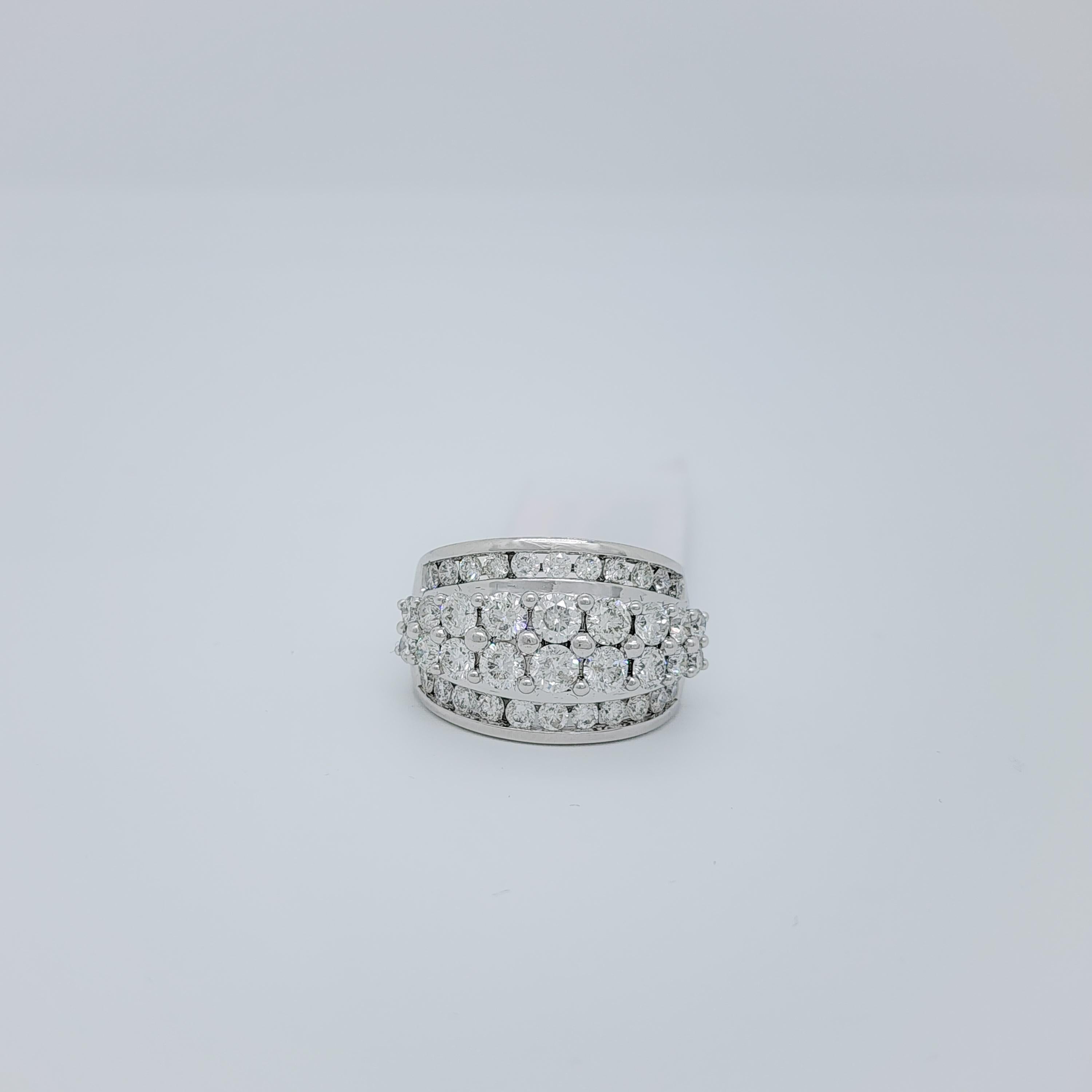 Women's or Men's White Diamond Round Ring in 14k White Gold For Sale