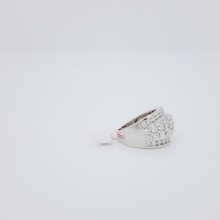 White Diamond Round Ring in 14k White Gold For Sale at 1stDibs