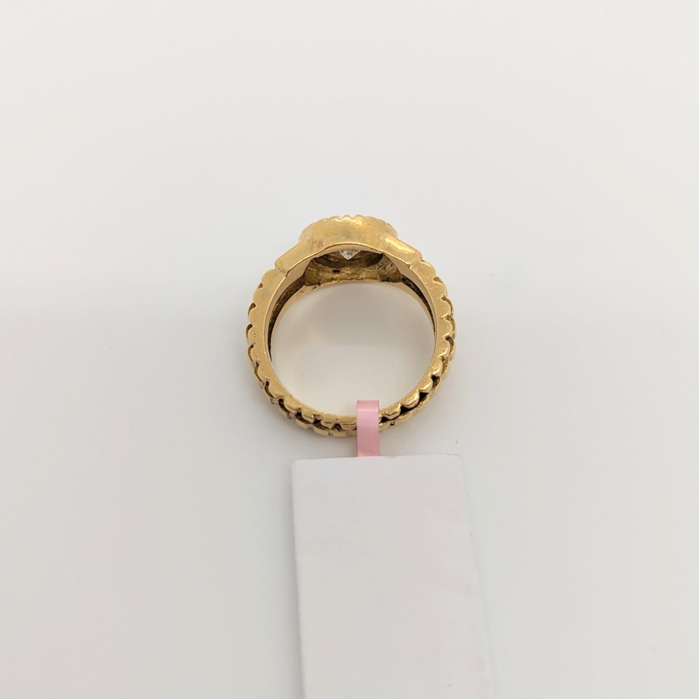 White Diamond Round Ring in 14K Yellow Gold In New Condition For Sale In Los Angeles, CA