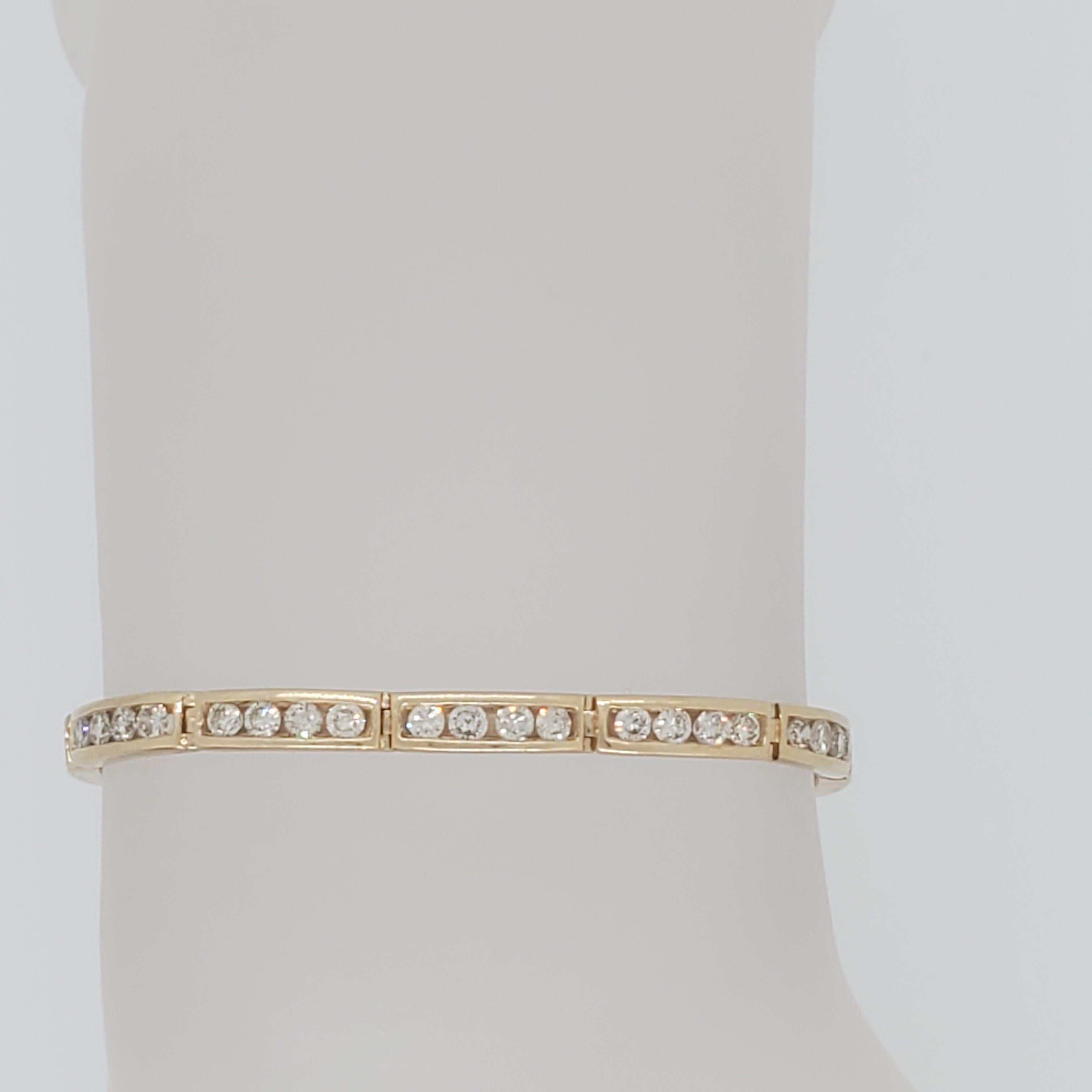 White Diamond Round Straight Bracelet in 14k Yellow Gold In New Condition For Sale In Los Angeles, CA