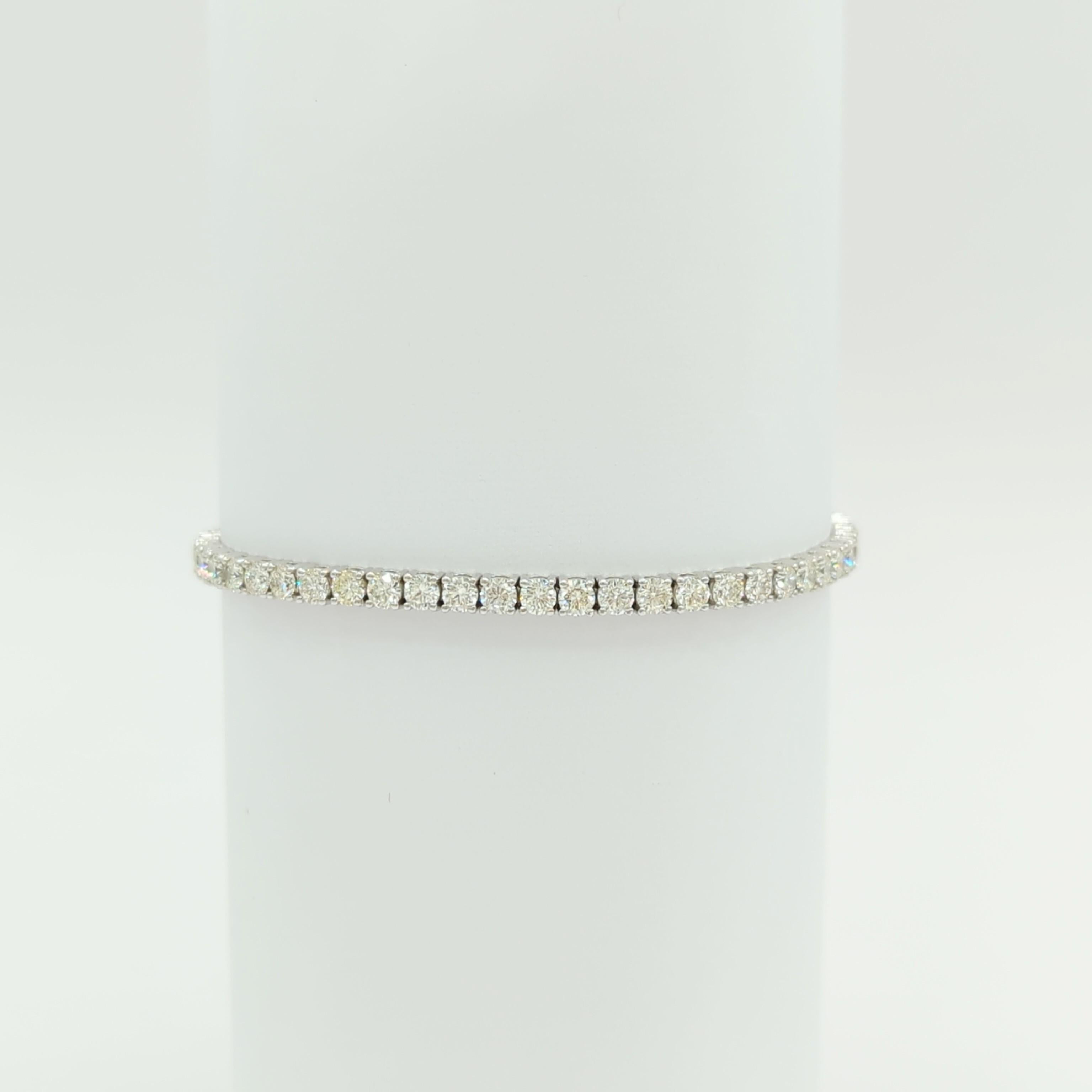 Bracelet tennis rond en or blanc 14 carats avec diamants blancs en vente 7