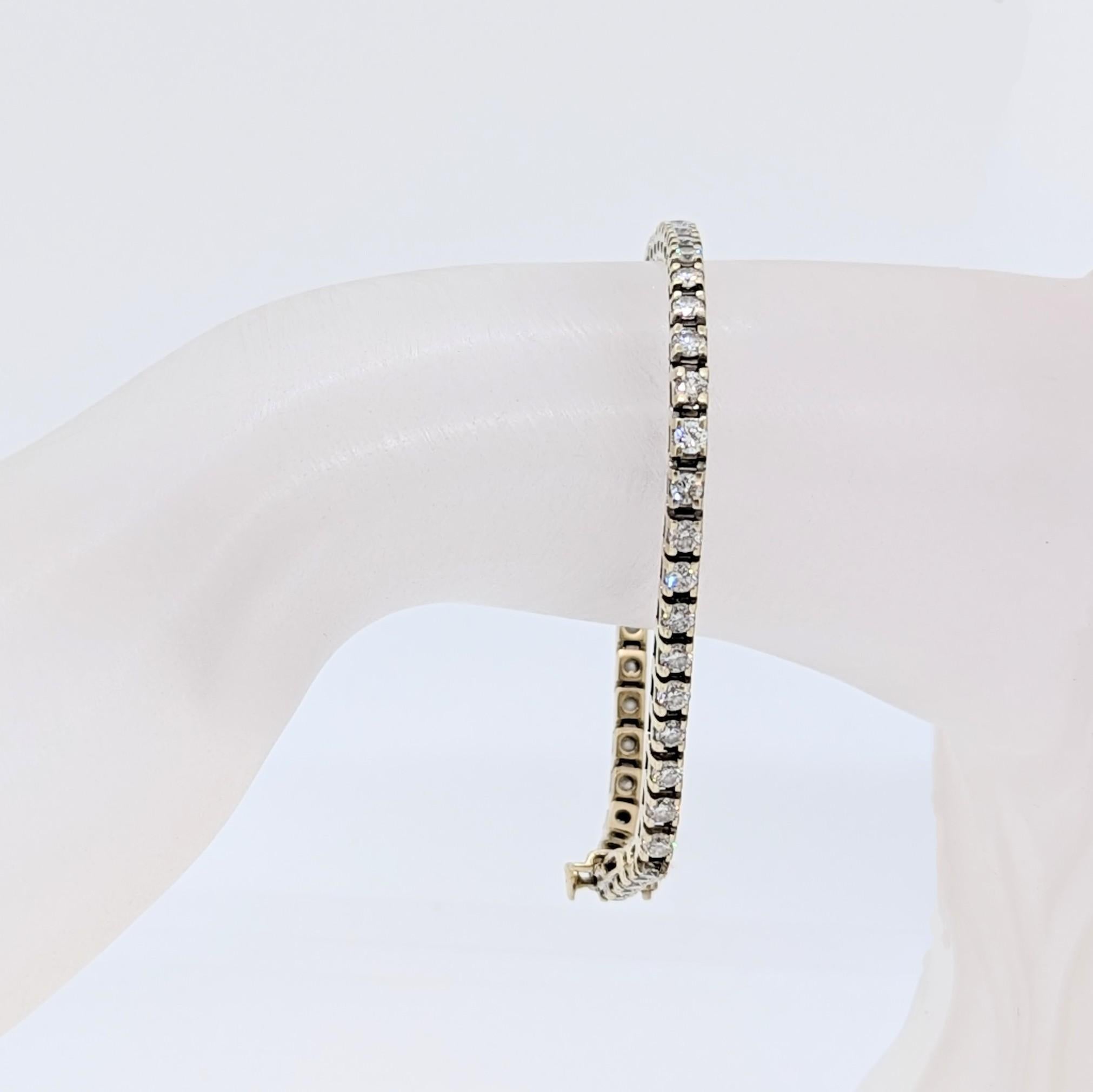 Taille ronde Bracelet tennis rond en or blanc 14 carats avec diamants blancs en vente