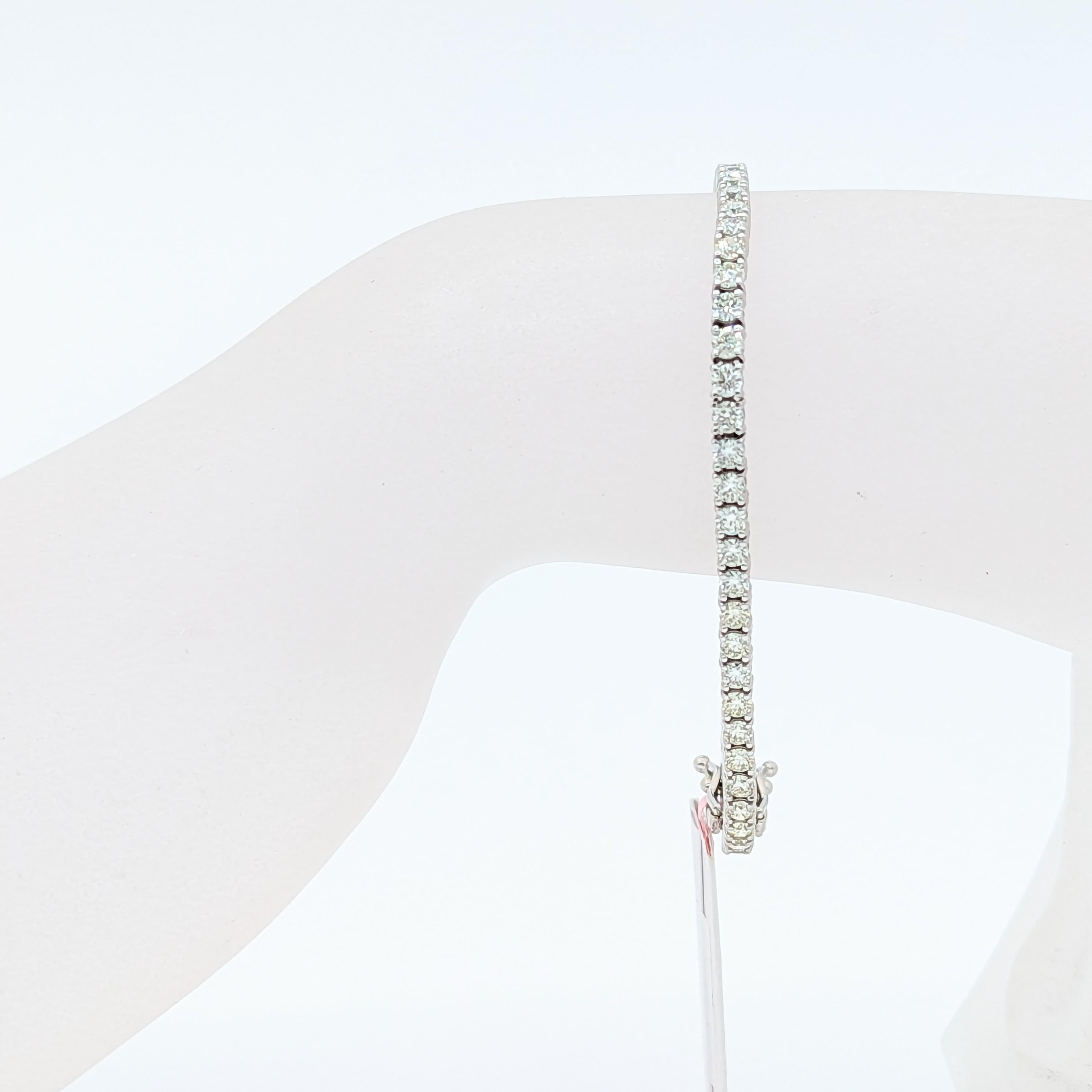 Taille ronde Bracelet tennis rond en or blanc 14 carats avec diamants blancs en vente