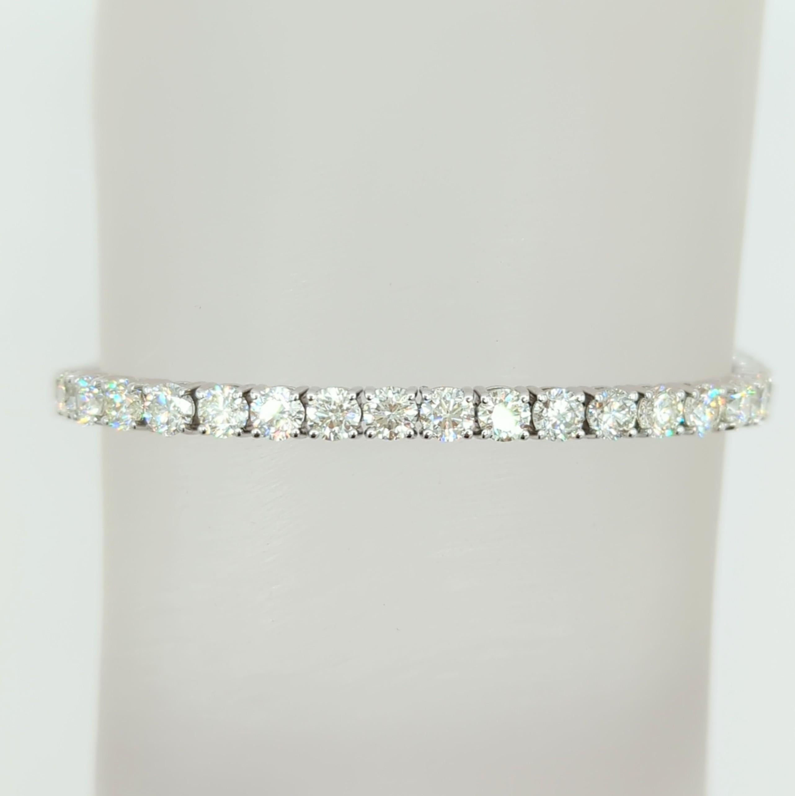 White Diamond Round Tennis Bracelet in 14K White Gold In New Condition For Sale In Los Angeles, CA