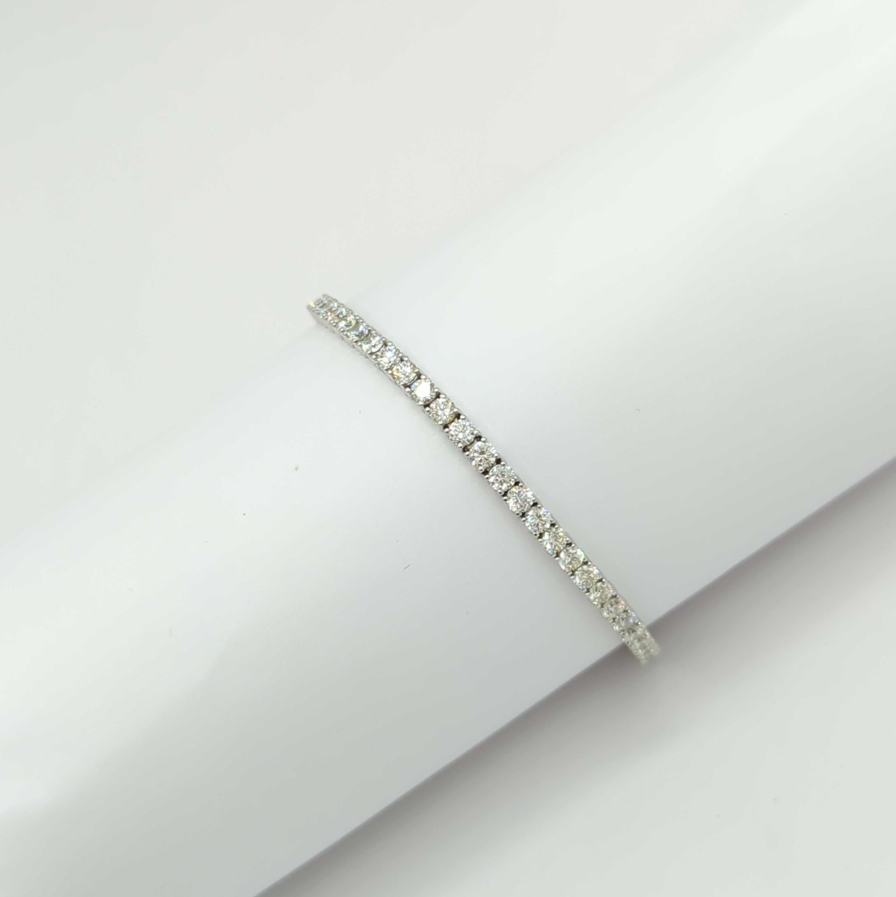 Bracelet tennis rond en or blanc 14 carats avec diamants blancs en vente 1