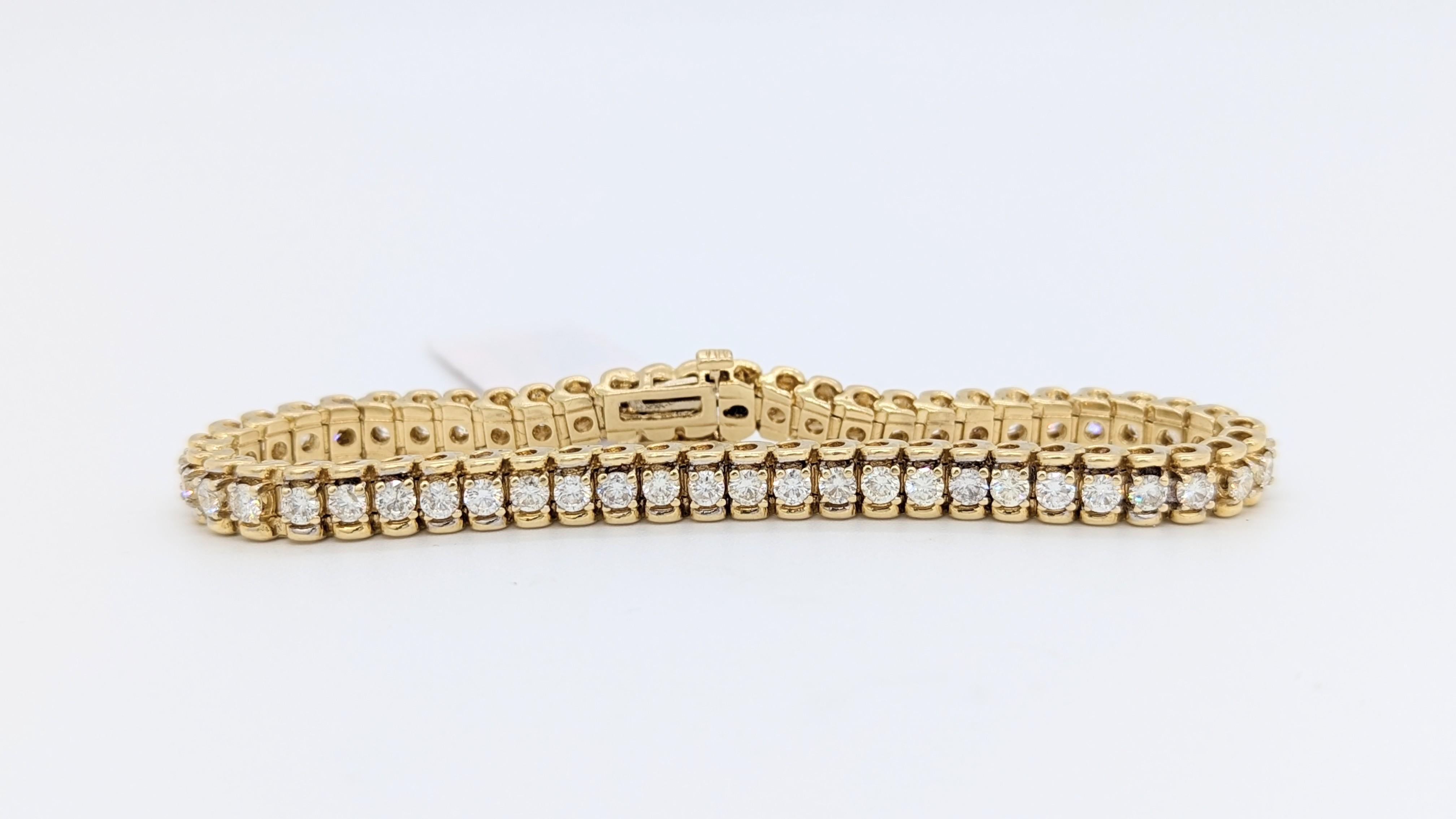 Women's or Men's White Diamond Round Tennis Bracelet in 14K Yellow Gold For Sale