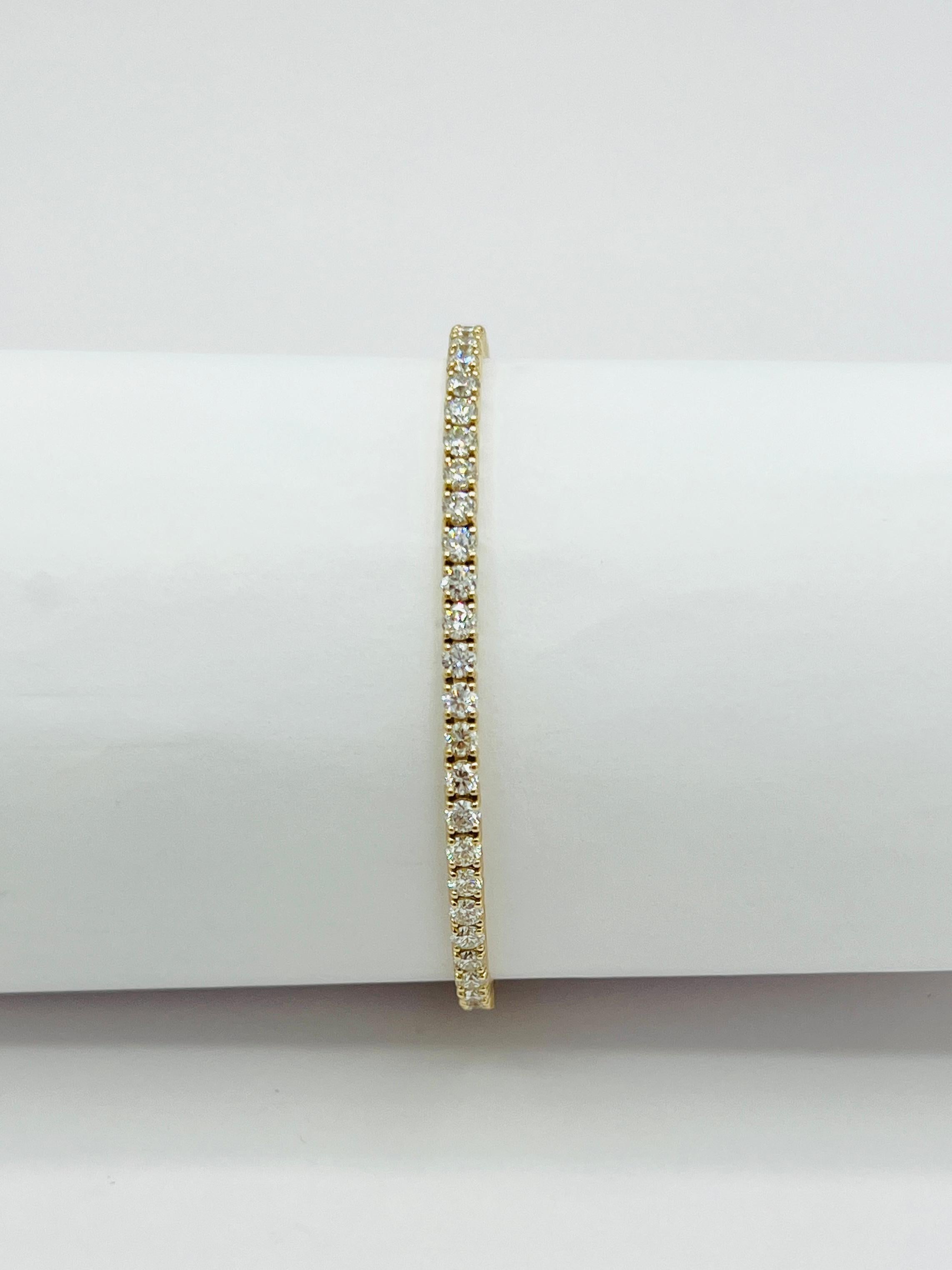 Women's or Men's White Diamond Round Tennis Bracelet in 14K Yellow Gold For Sale