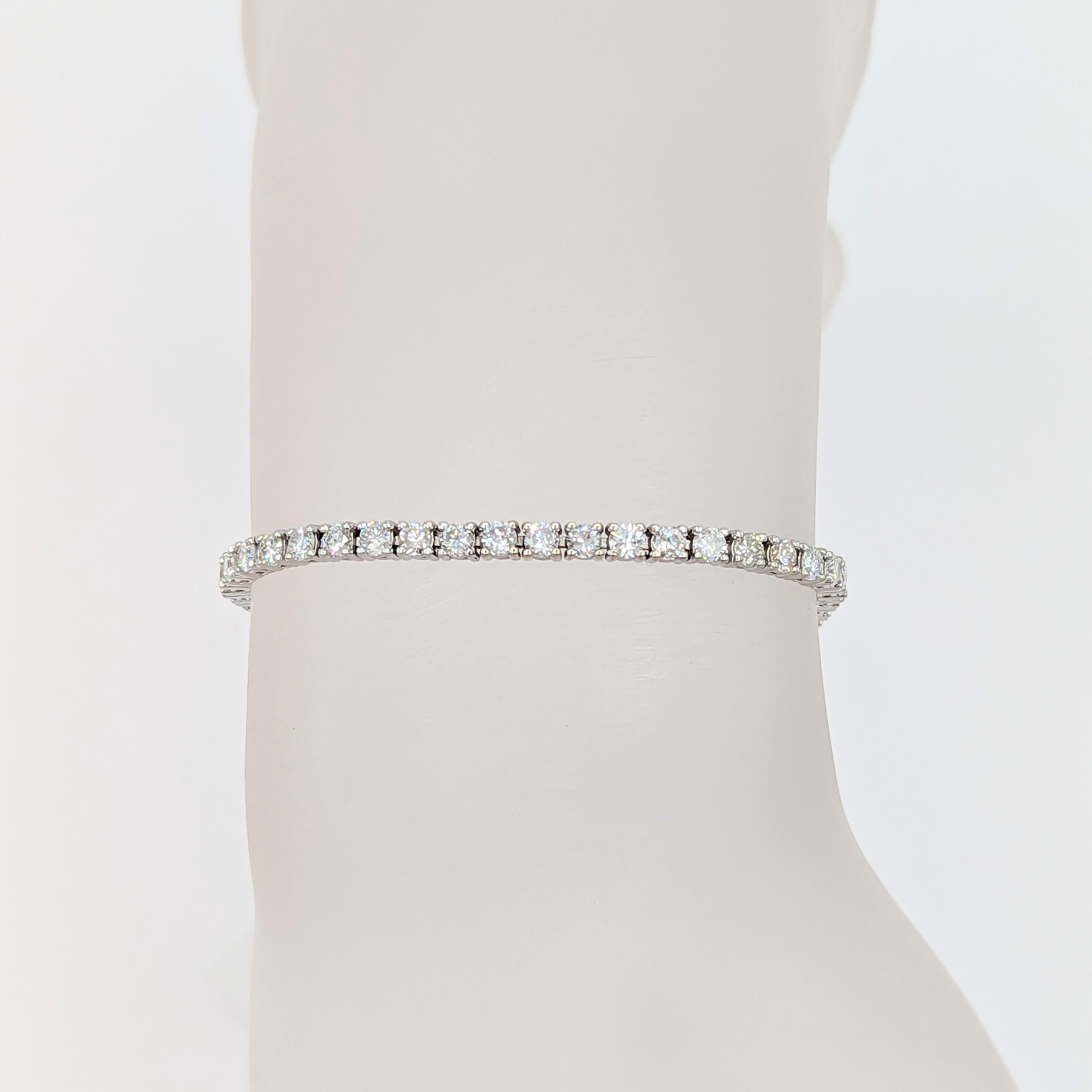 Taille ronde Bracelet de tennis rond en or blanc 18 carats avec diamants blancs en vente